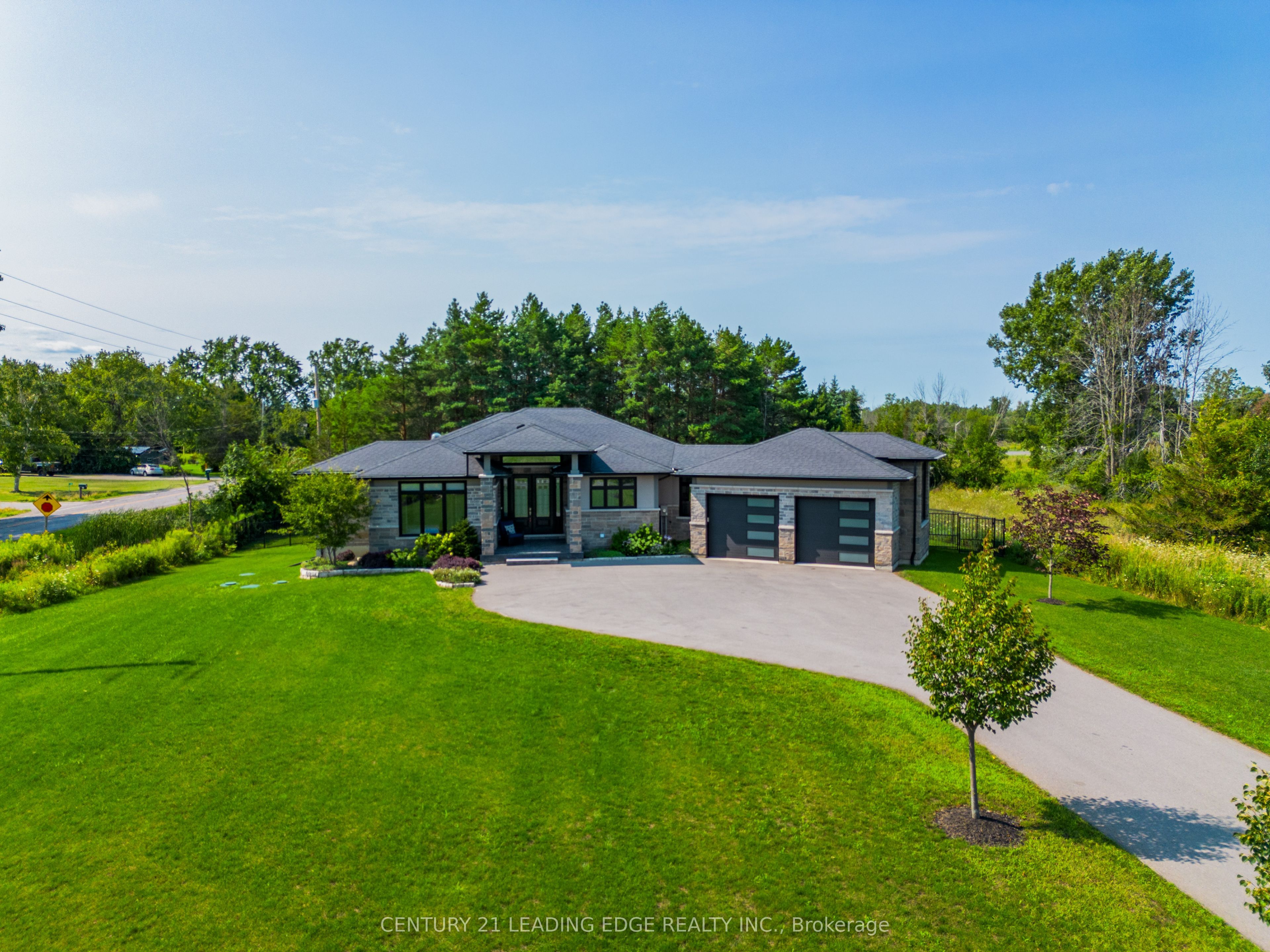 9 Leaside Street, Prince Edward County, ON K8N 0G1 photo 3