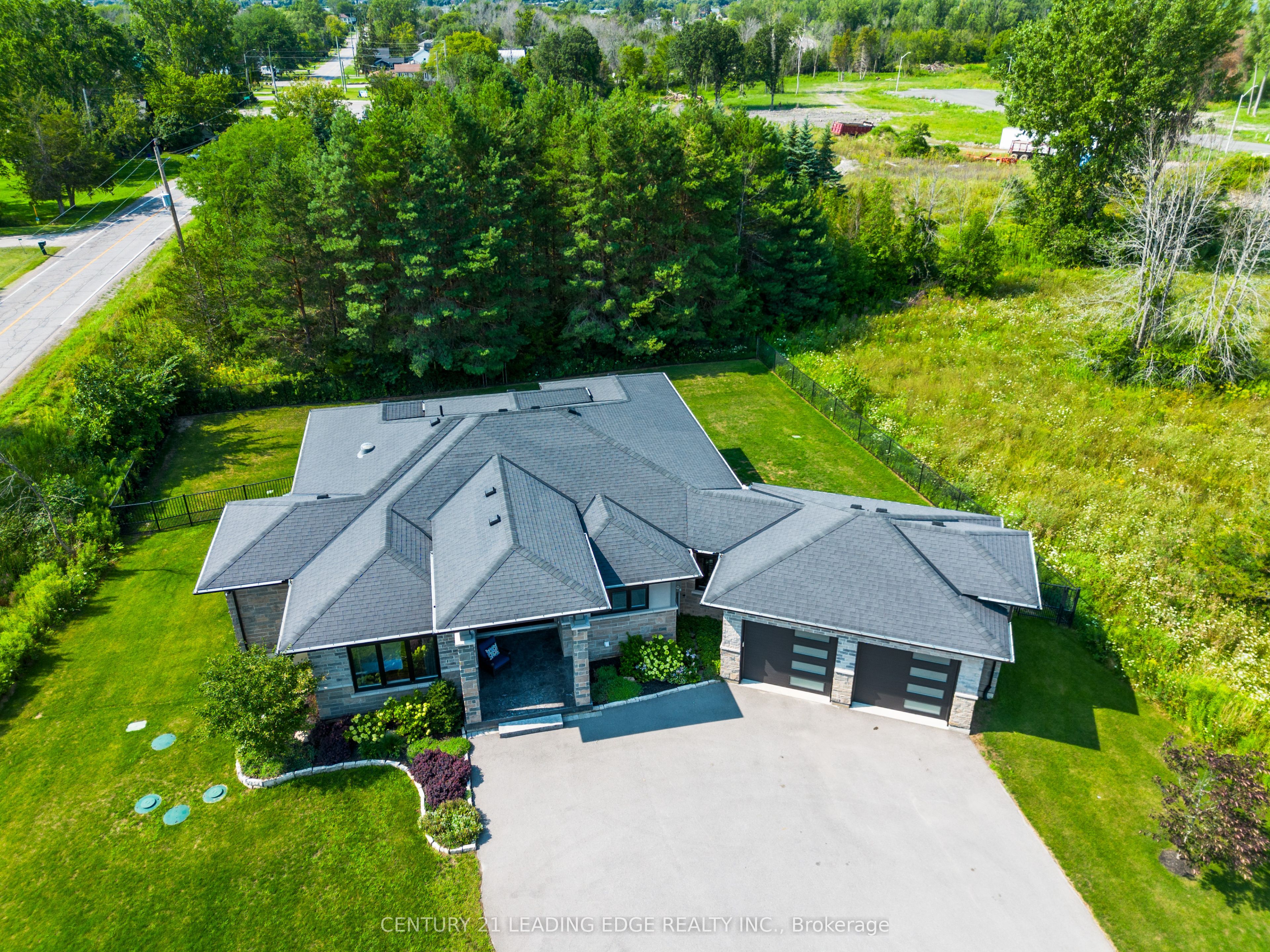 9 Leaside Street, Prince Edward County, ON K8N 0G1 photo 5