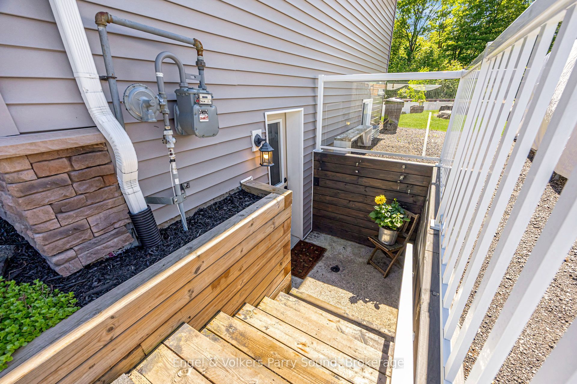 6 Lawrence Street B, Parry Sound, ON P2A 2E2 photo 2