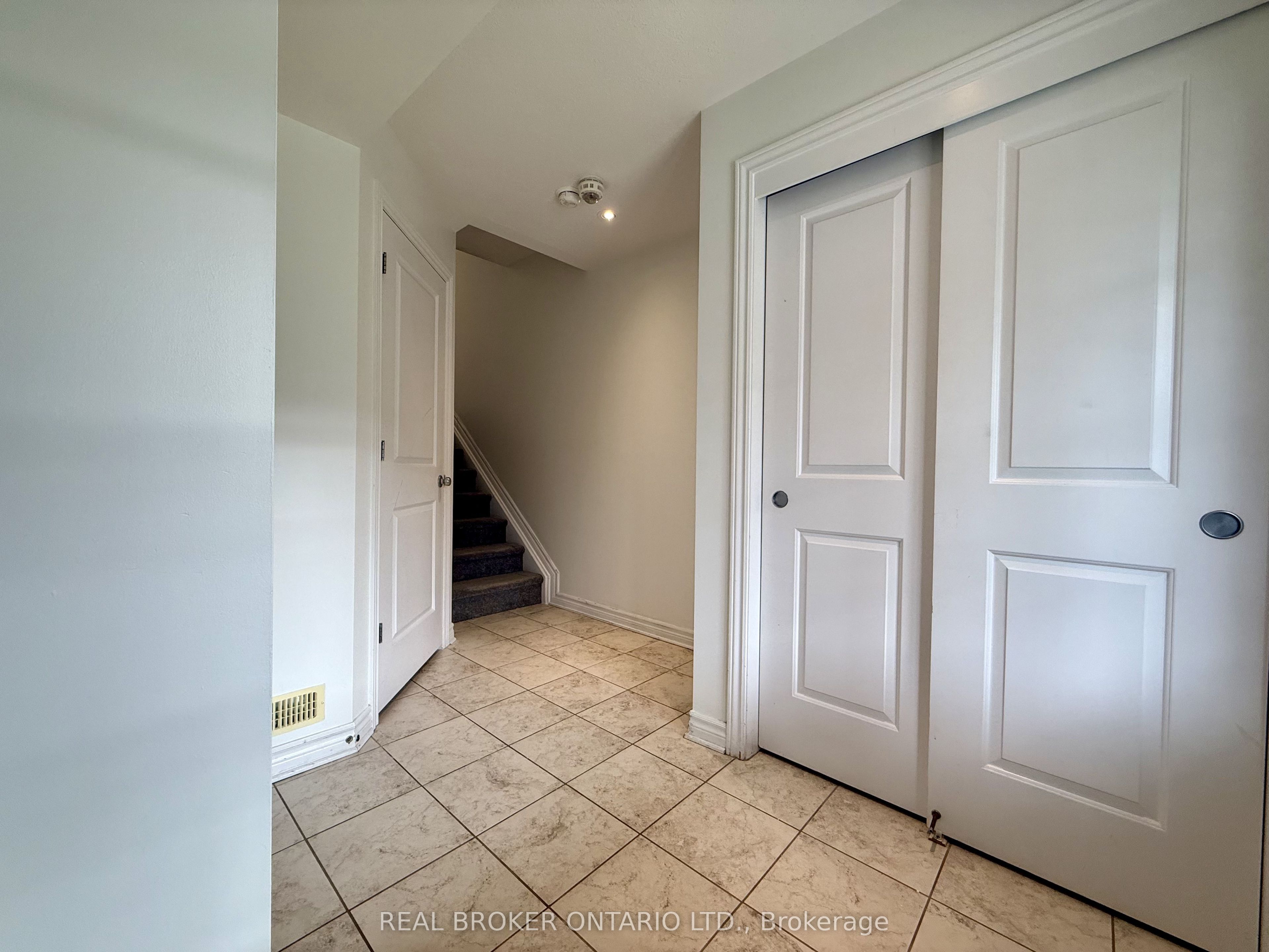 66 Fallengale Crescent, Kanata, ON K2T 0K9 photo 5