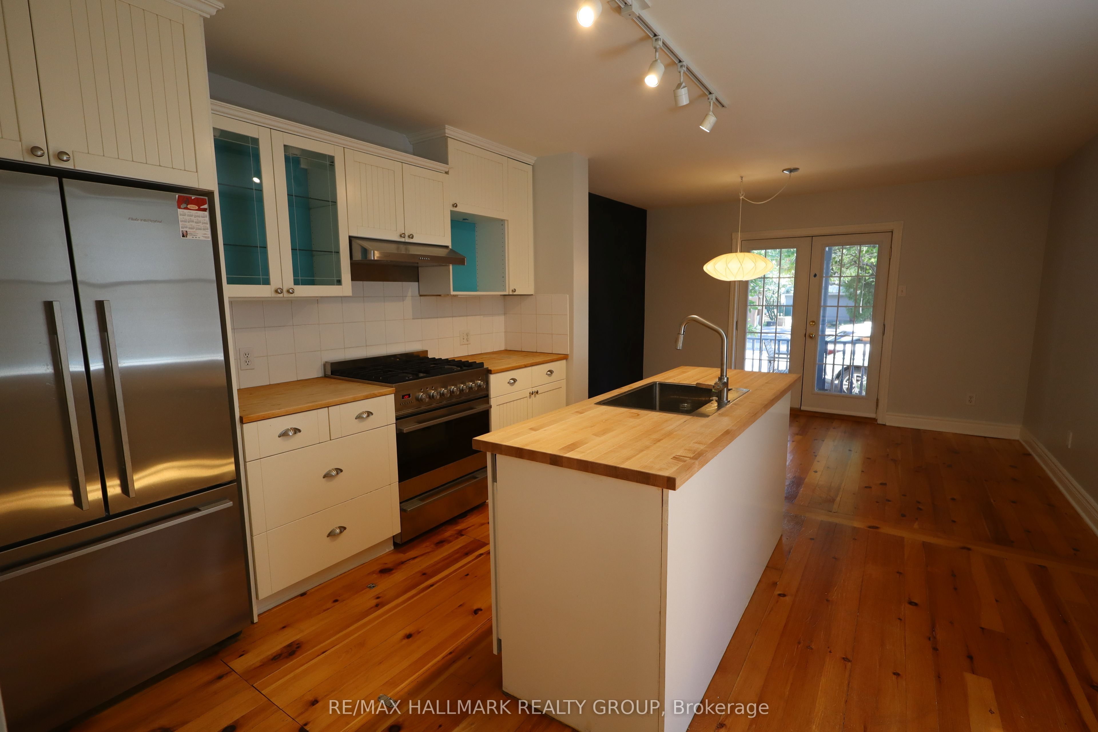 21 Electric Street, New Edinburgh - Lindenlea, ON K1M 1X5 photo 2