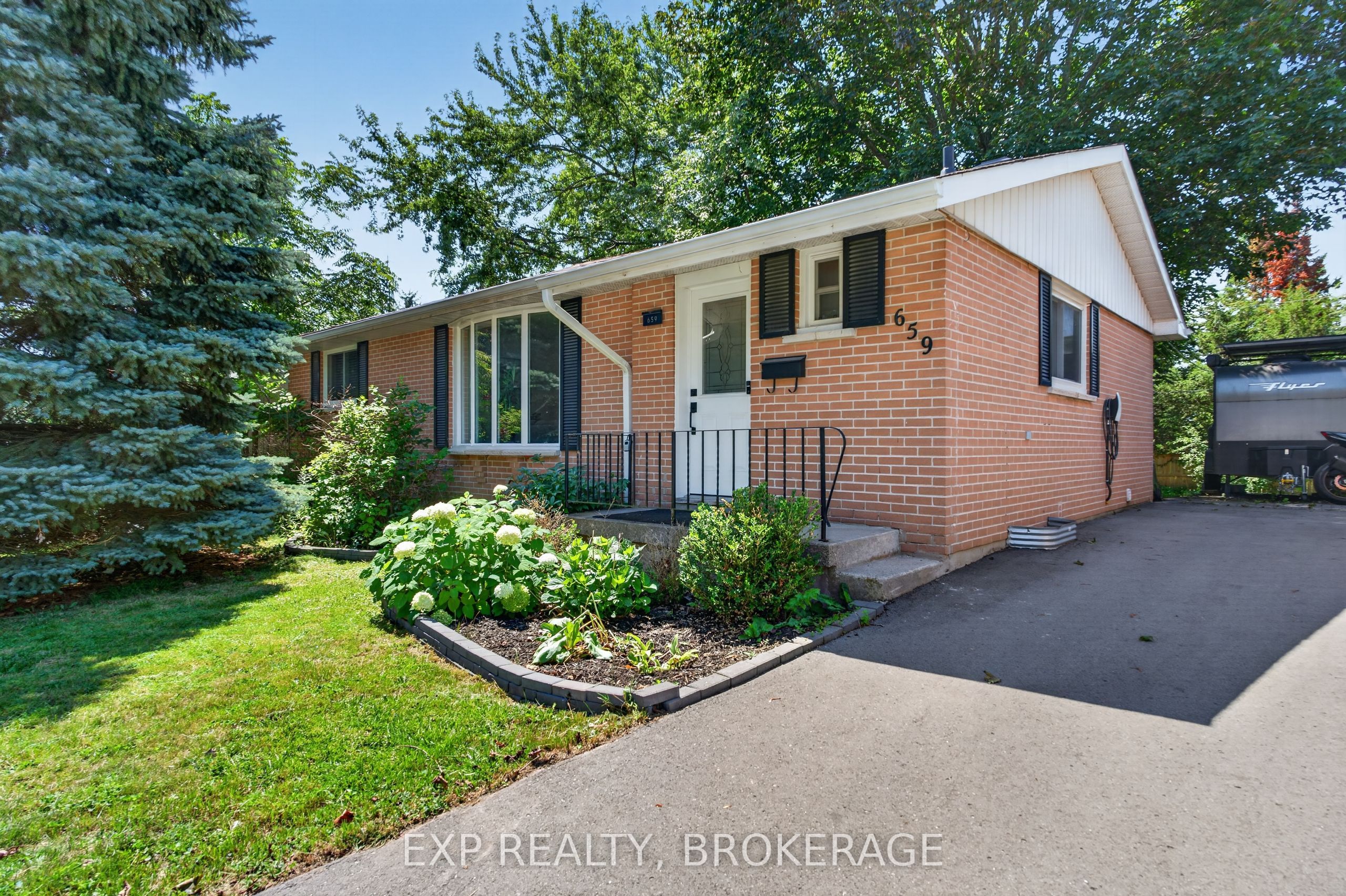659 SUSSEX Boulevard, Kingston, ON K7M 5A9 photo 2