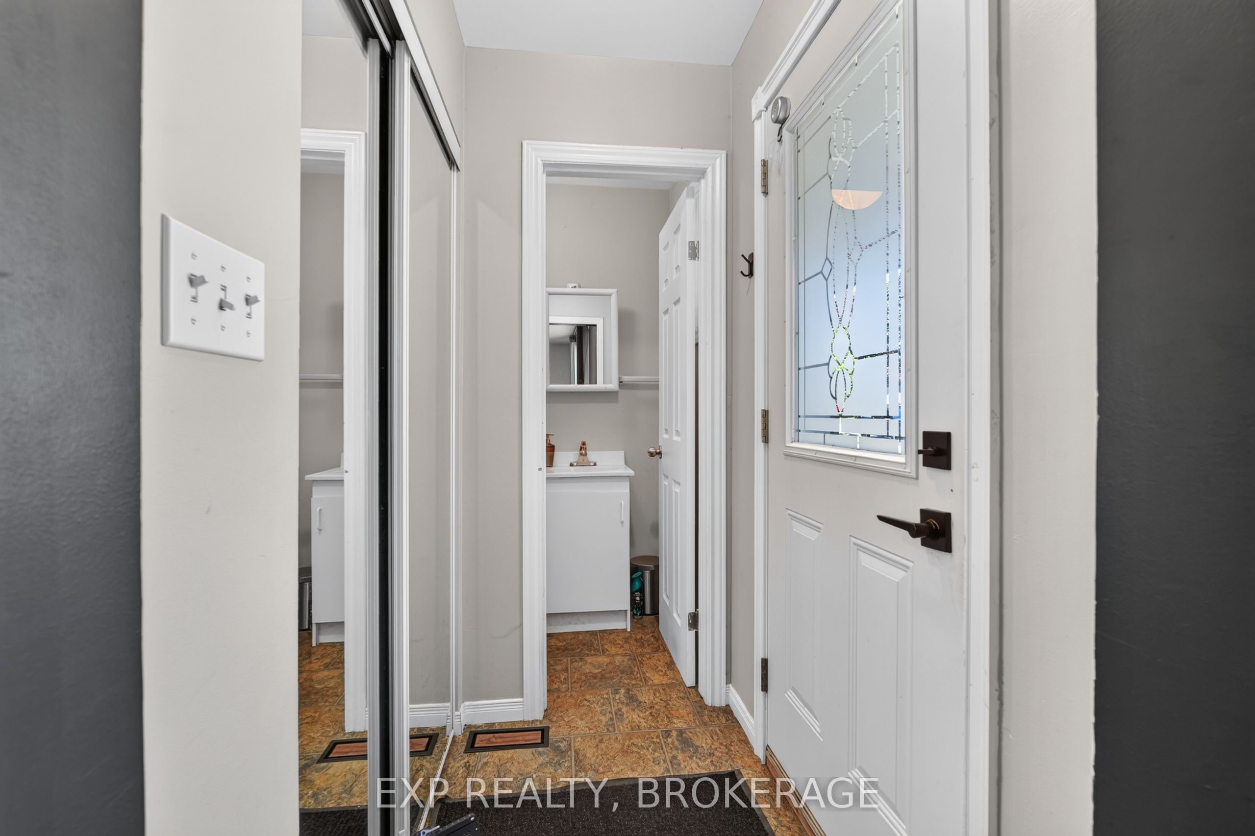 659 SUSSEX Boulevard, Kingston, ON K7M 5A9 photo 4