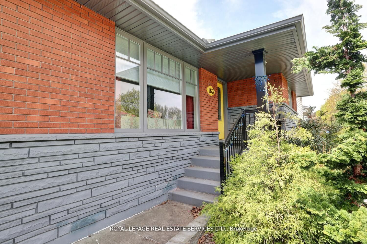 163 Bendamere Avenue, Hamilton, ON L9C 1N6 photo 2