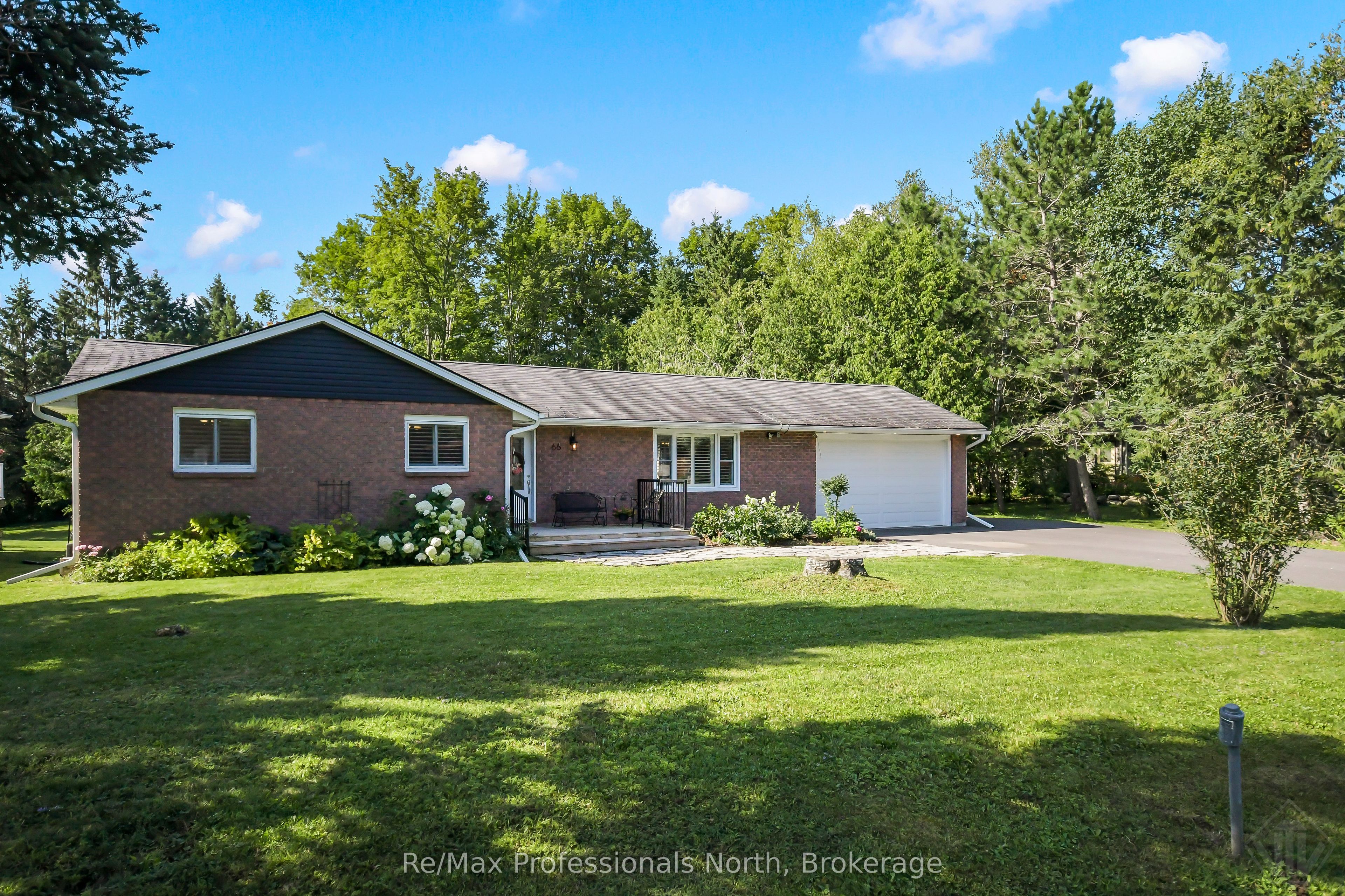 66 Westvale Drive, Bracebridge, ON P1L 1B3 photo 2