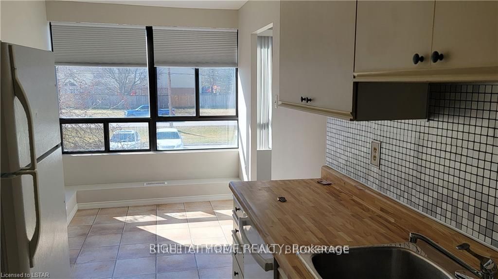 1600 ADELAIDE Street 202, London North, ON N5X 3H6