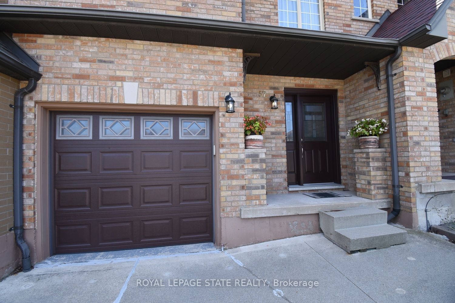 57 Townmansion Drive, Hamilton, ON L8T 5A6 photo 2