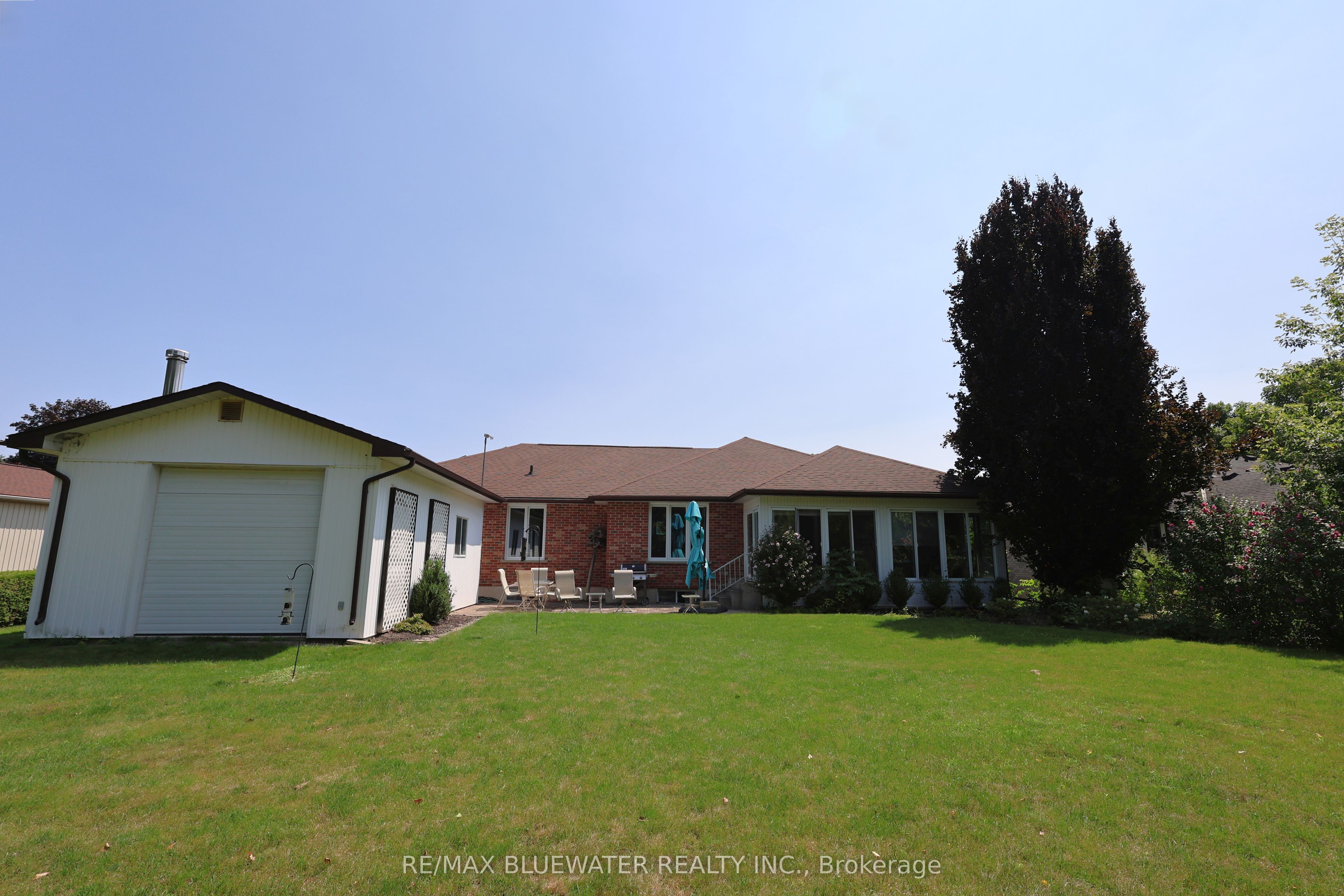 365 Station Street, North Middlesex, ON N0M 2K0 photo 2