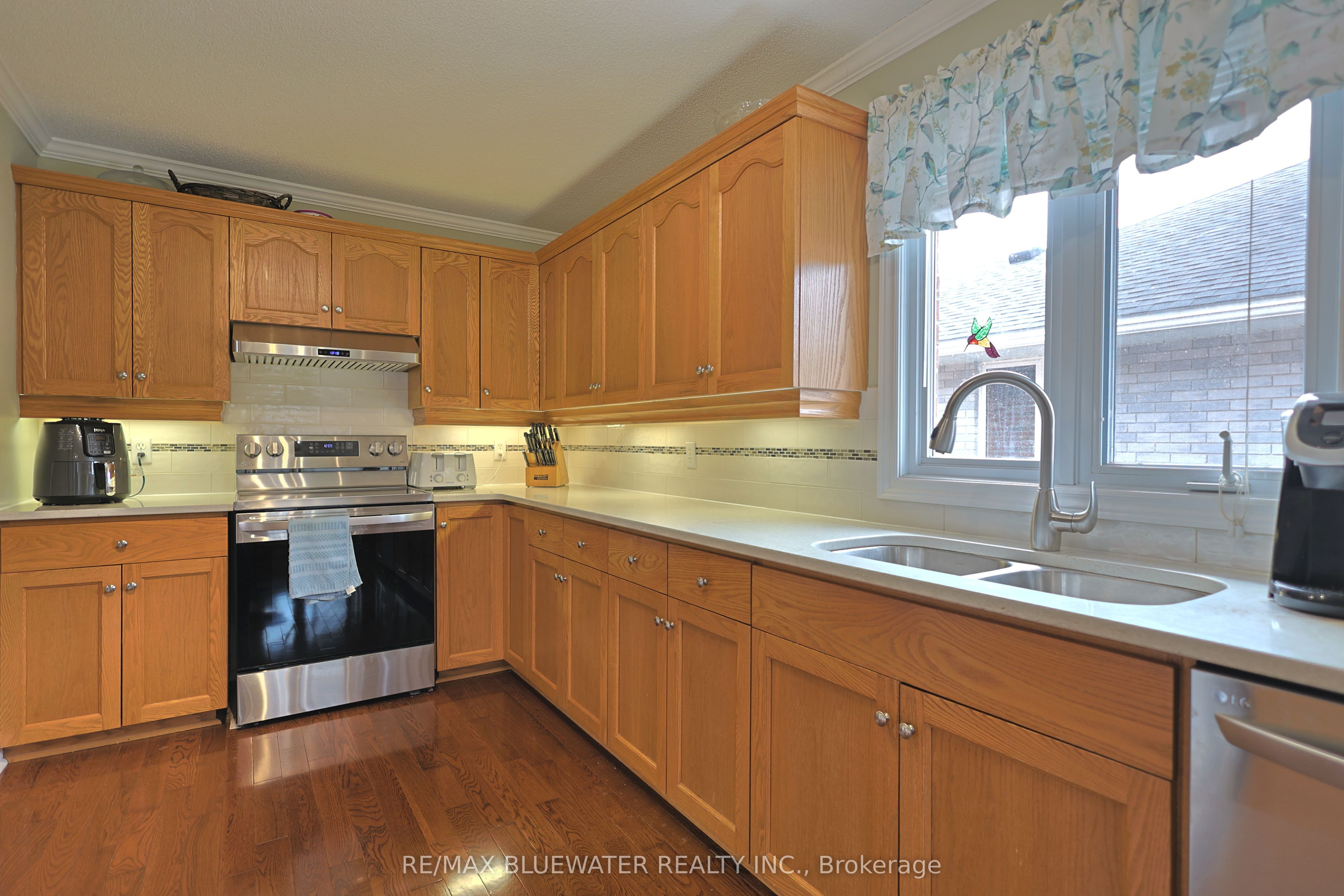 365 Station Street, North Middlesex, ON N0M 2K0 photo 4