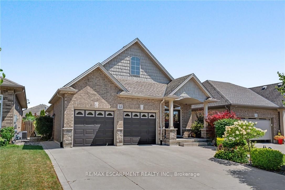 12 Silverwood Avenue, Welland, ON L3C 0B7
