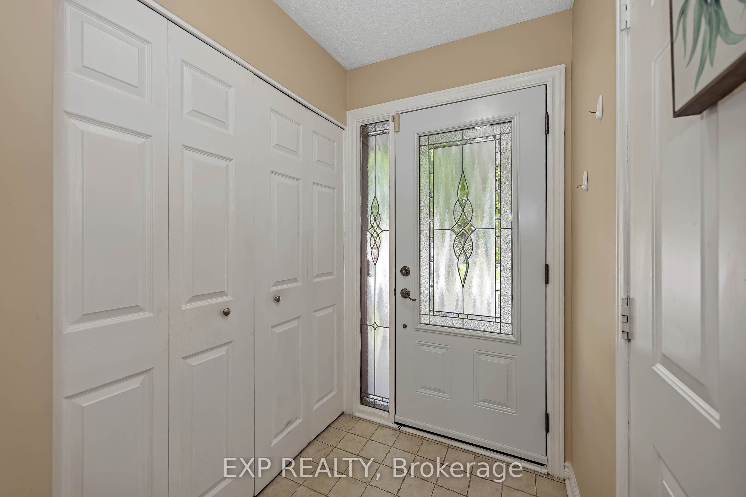 38 Sundback Lane, Kanata, ON K2L 2W8 photo 3