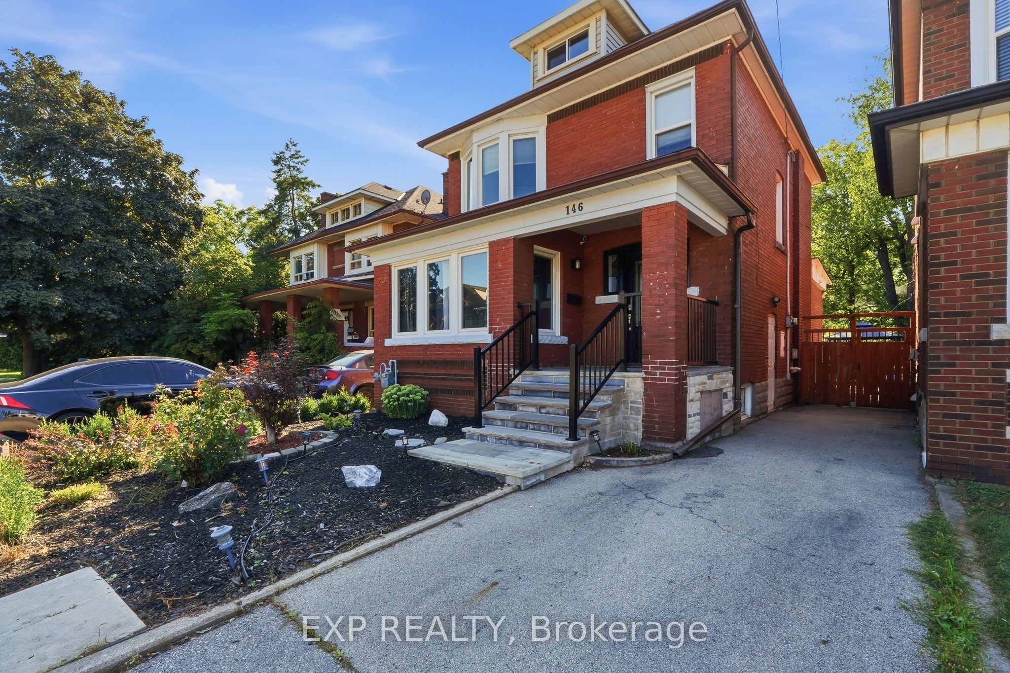 146 Ottawa Street S, Hamilton, ON L8K 2E4 photo 2