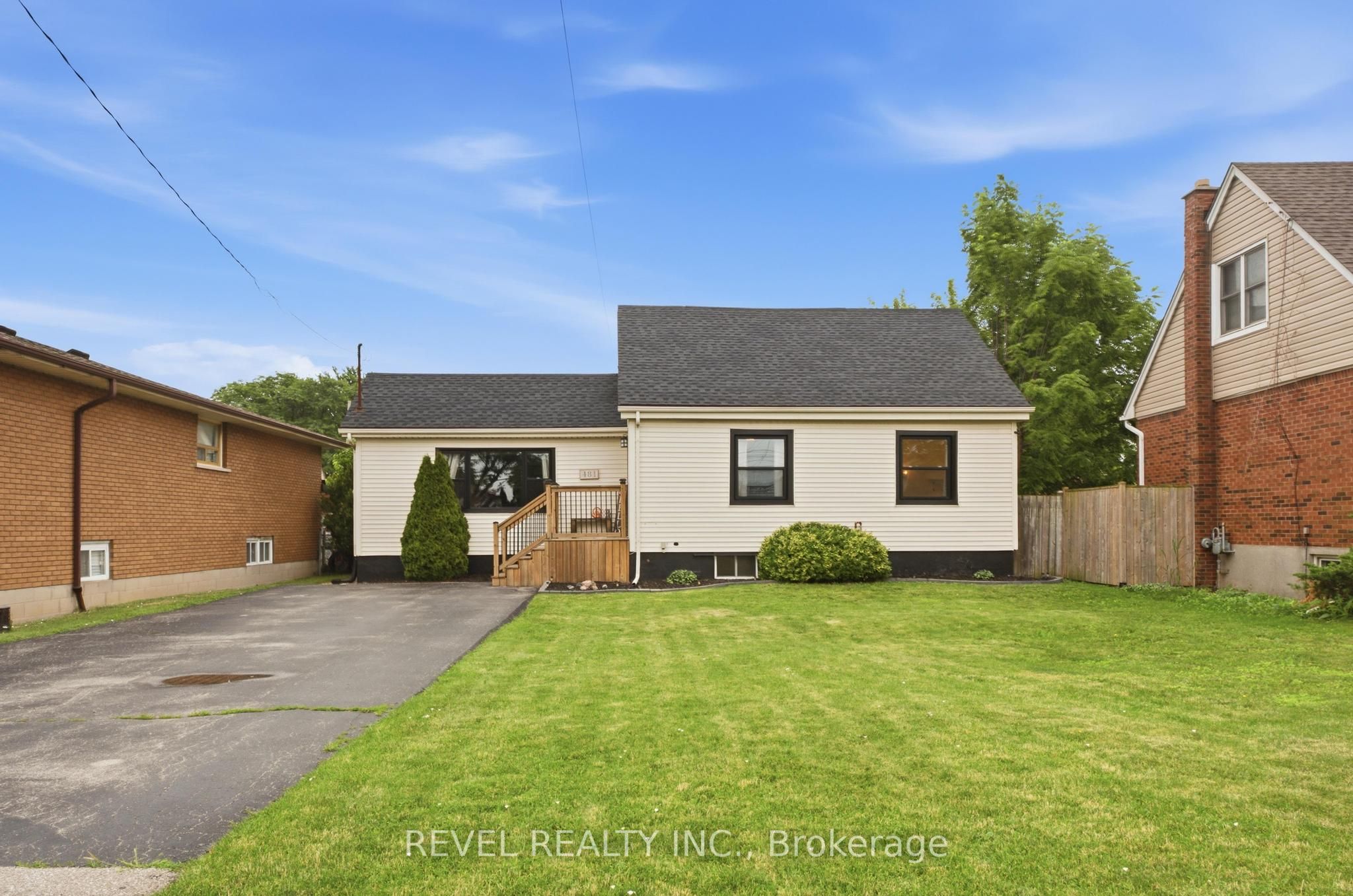 481 Upper Gage Avenue, Hamilton, ON L8V 4J2 photo 2
