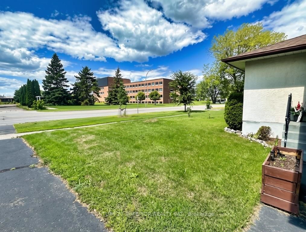 464 James Street S, Thunder Bay, ON P7E 2V5 photo 3