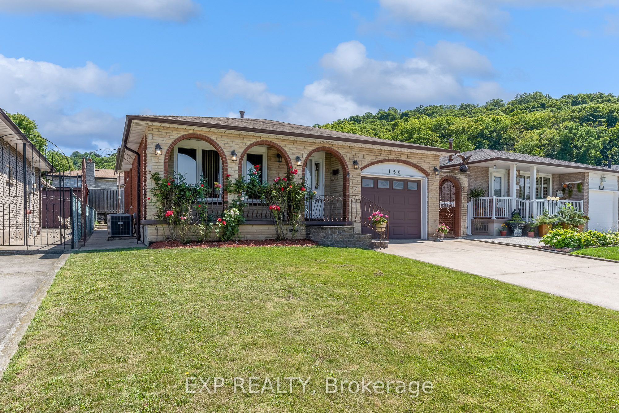 150 Marcella Crescent, Hamilton, ON L8K 6G3 photo 2