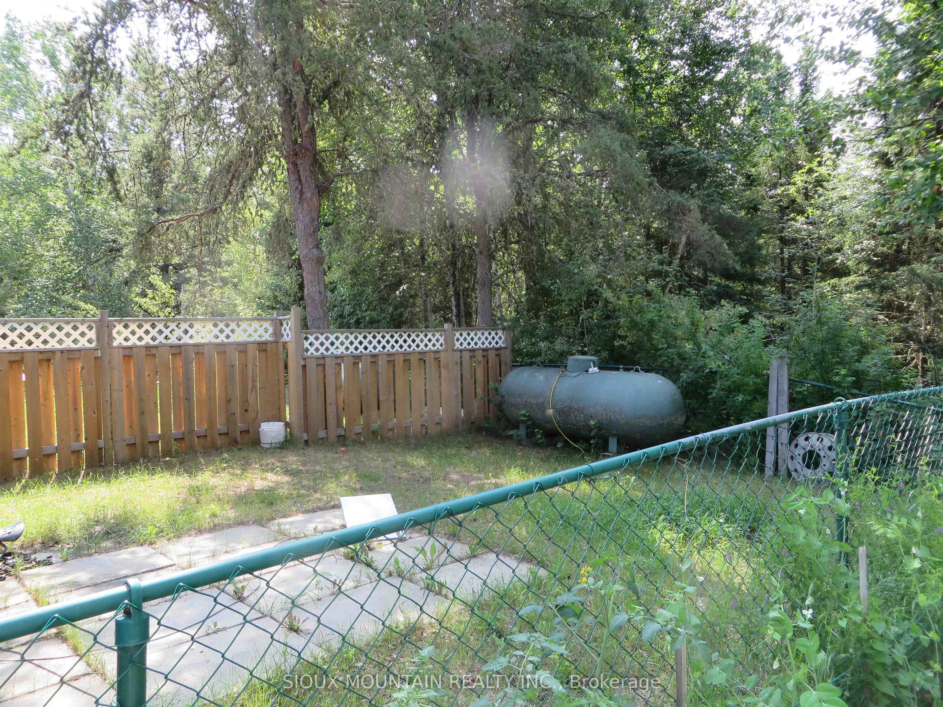 55 Lakeview Crescent, Pickle Lake, ON P0V 3A0 photo 2