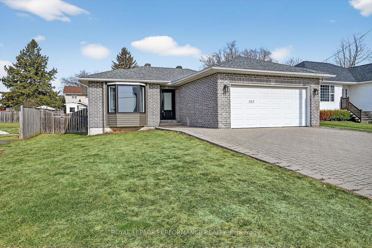 107 Lorne Street, Smiths Falls, ON K7A 3L1 photo 2