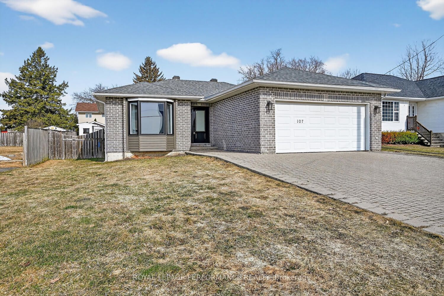 107 Lorne Street, Smiths Falls, ON K7A 3L1 photo 3