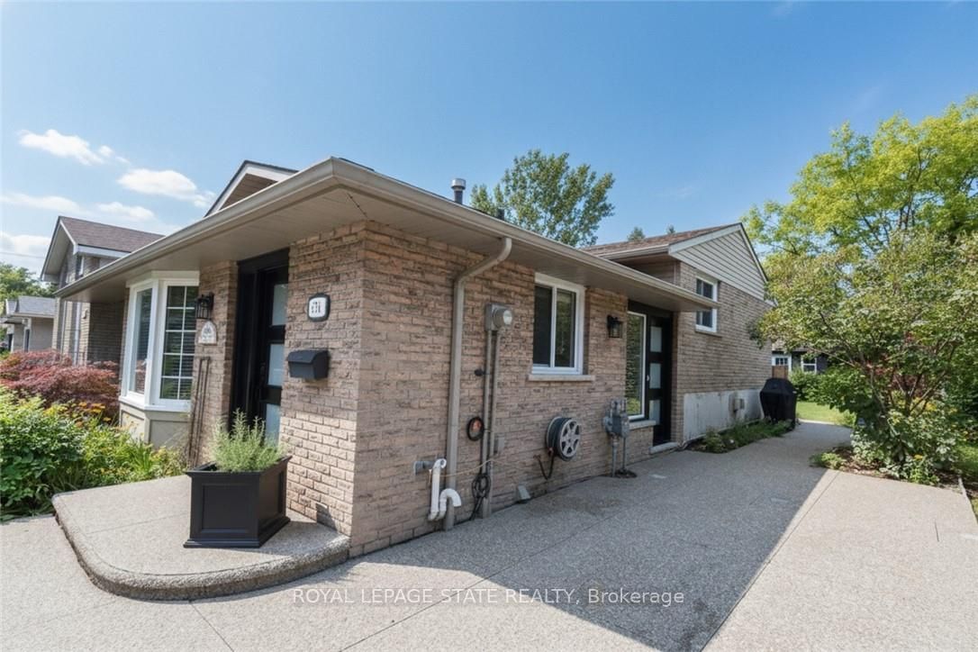 374 Brigadoon Drive, Hamilton, ON L9C 6X4 photo 2