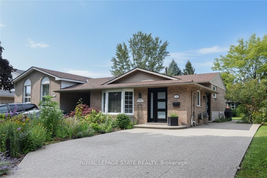374 Brigadoon Drive, Hamilton, ON L9C 6X4 photo 3