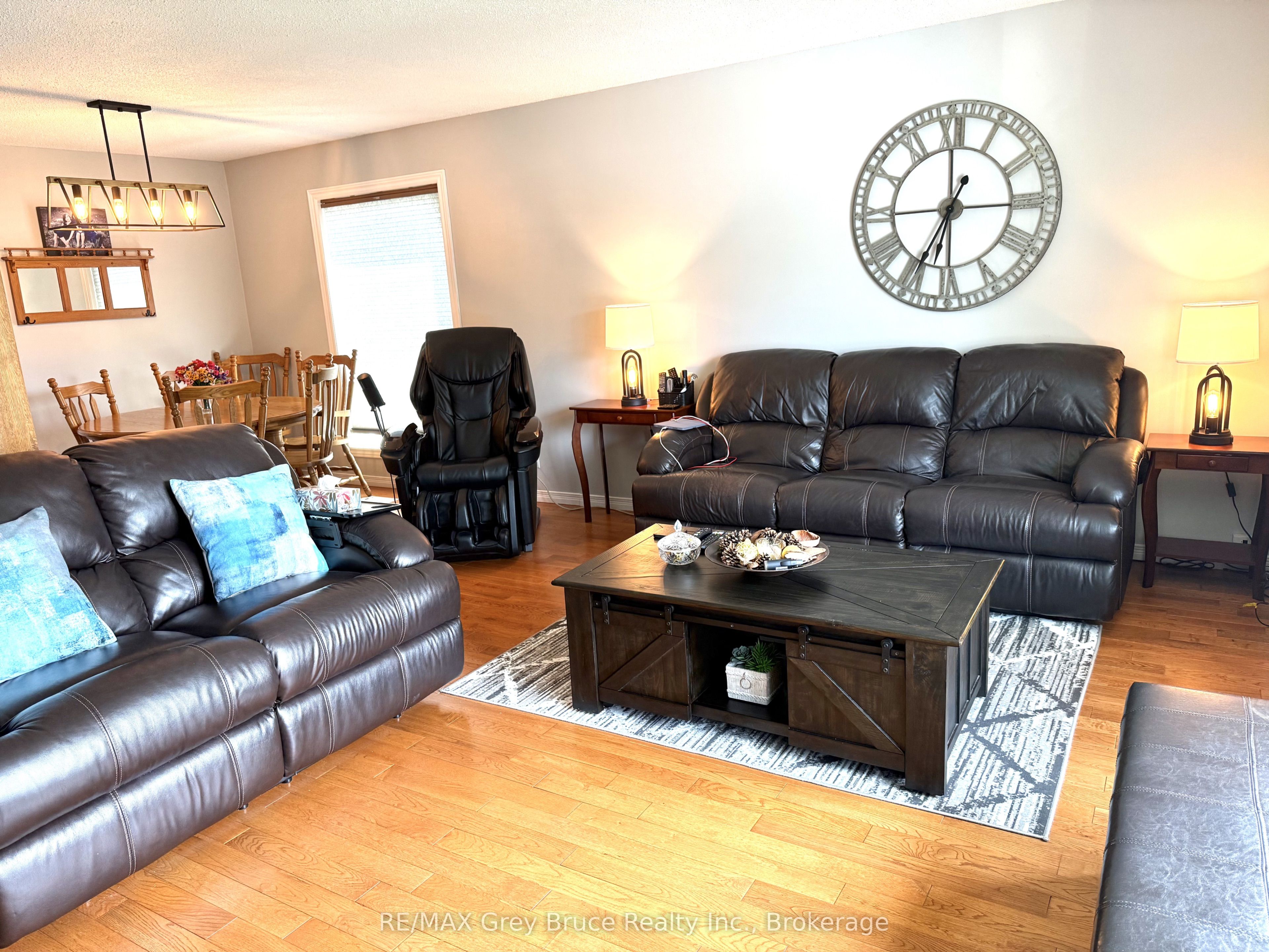 17 Armstrong Crescent, Grey Highlands, ON N0C 1H0 photo 2