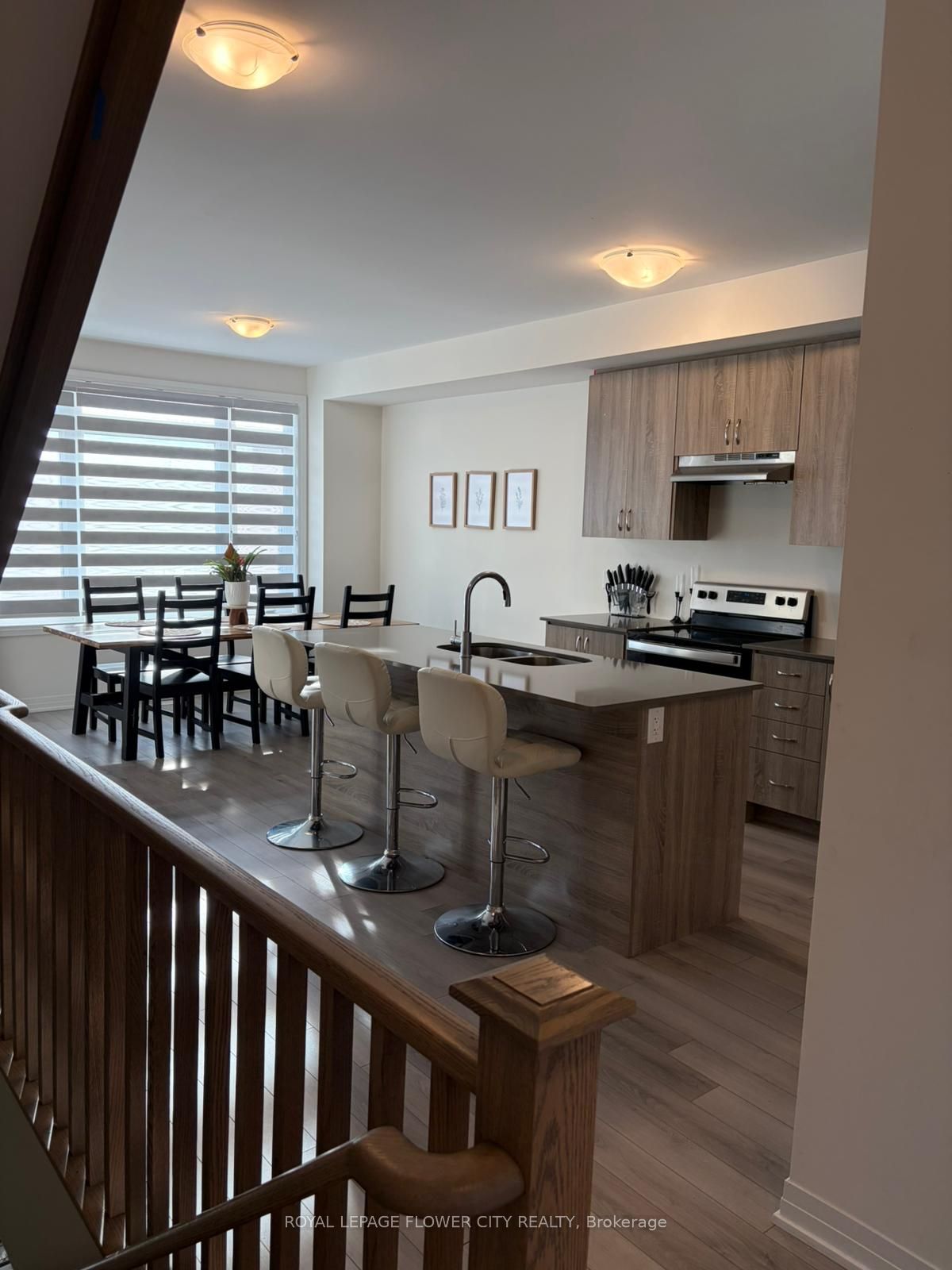 585 Colborne Street 205, Brantford, ON N3S 0K4 photo 2