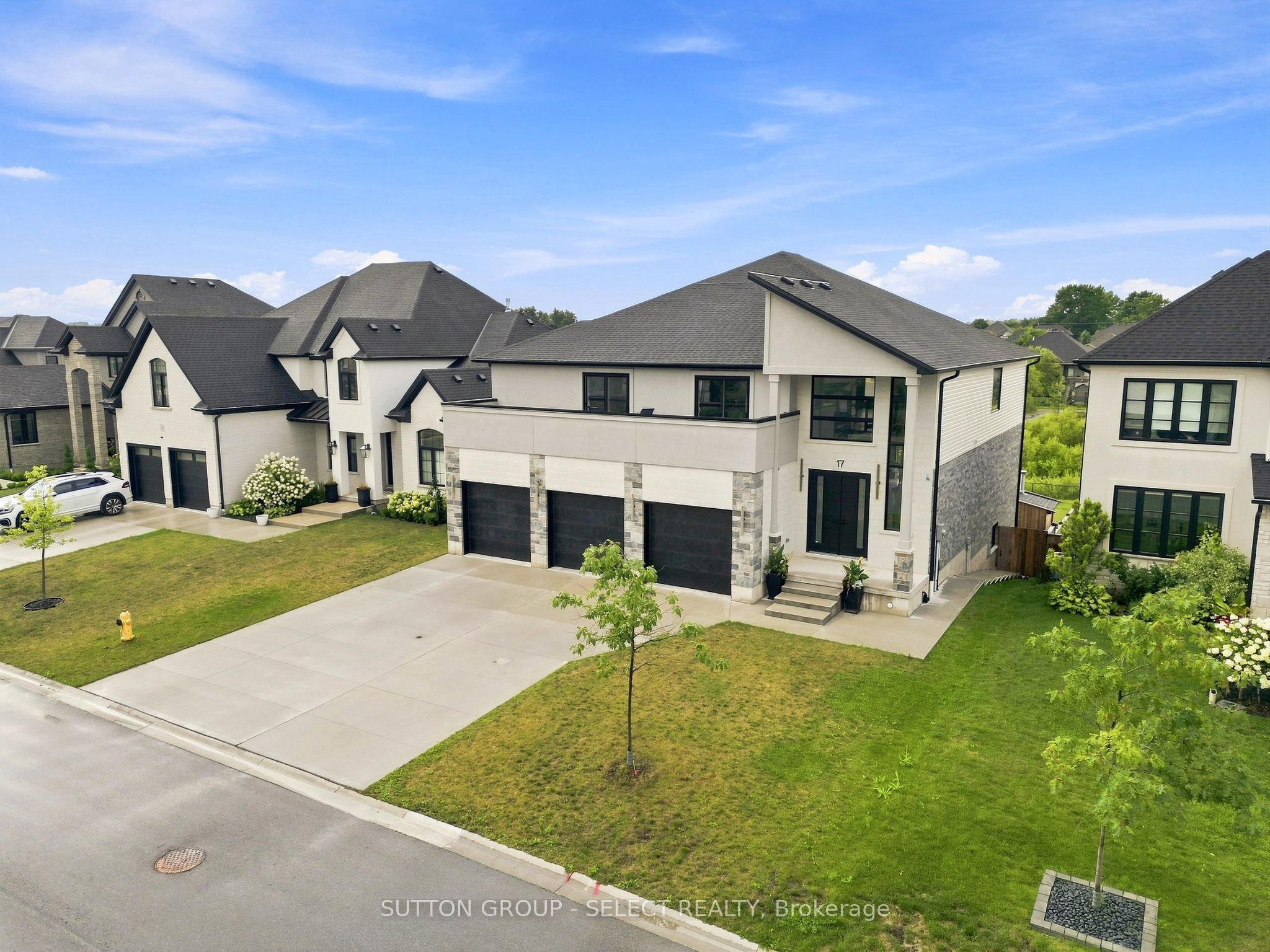 17 Arrowwood Path, Middlesex Centre, ON N0M 2A0 photo 2