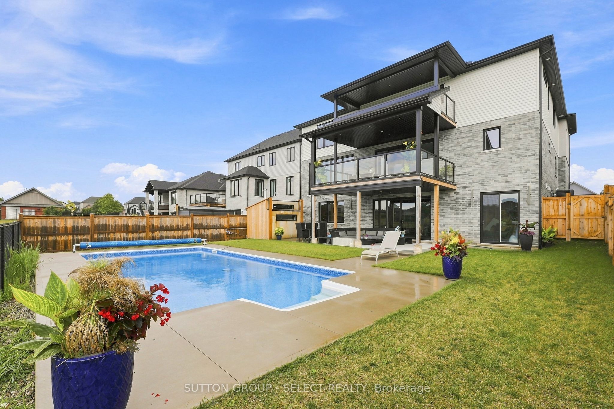 17 Arrowwood Path, Middlesex Centre, ON N0M 2A0 photo 4