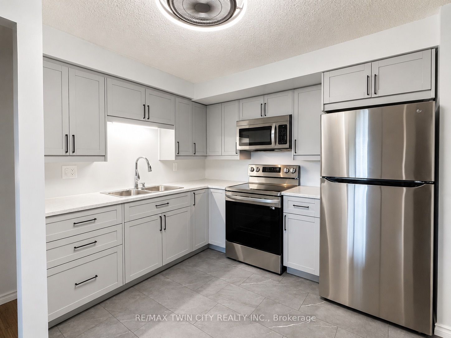 266 Overlea Drive 402, Kitchener, ON N2M 5N3 photo 3