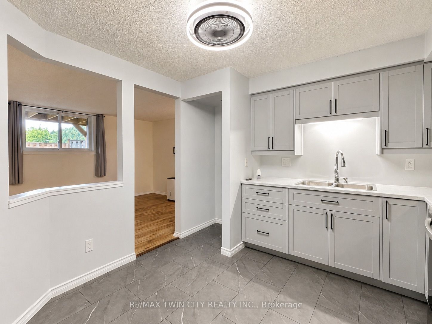 266 Overlea Drive 402, Kitchener, ON N2M 5N3 photo 4