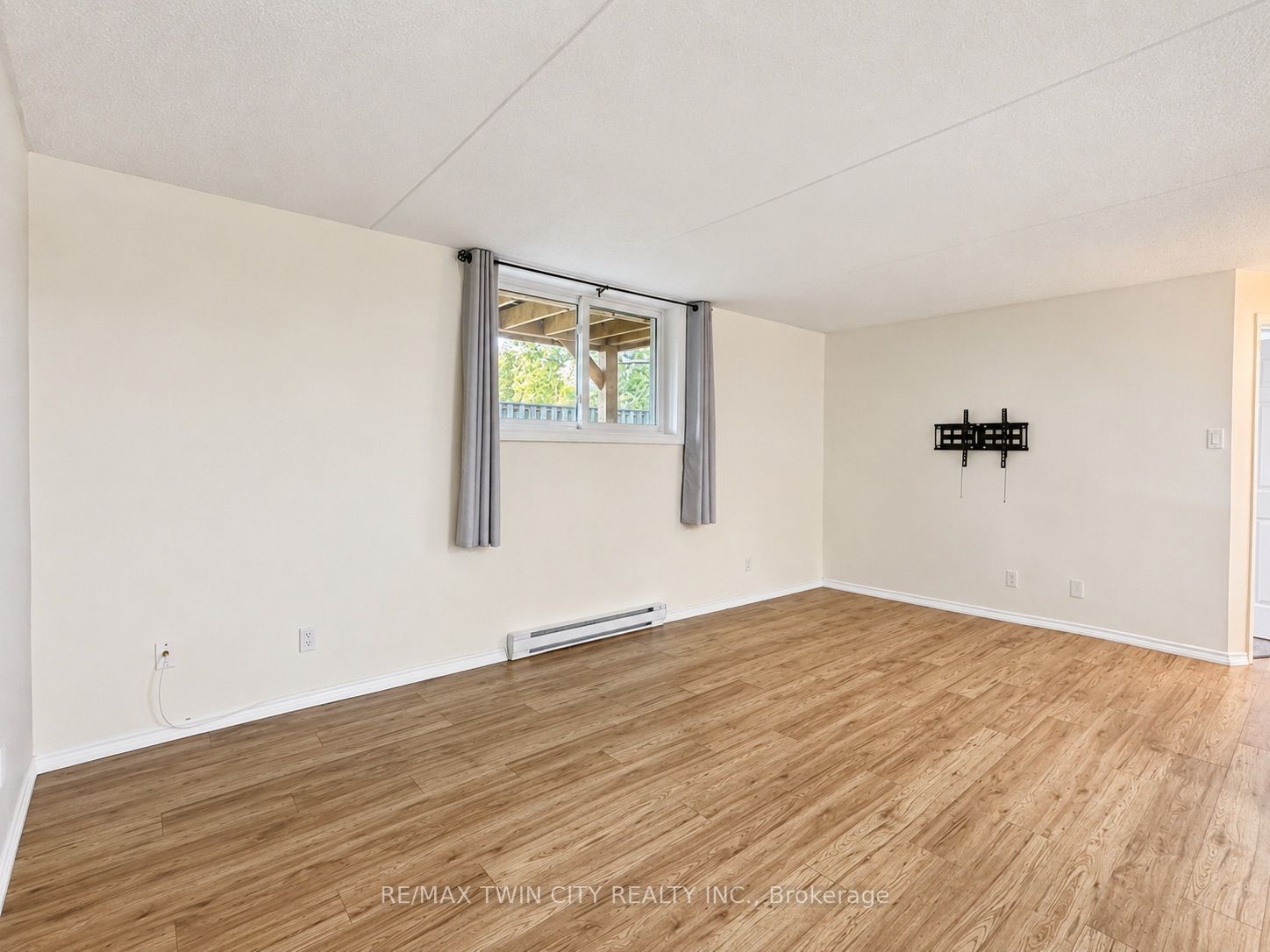 266 Overlea Drive 402, Kitchener, ON N2M 5N3 photo 5