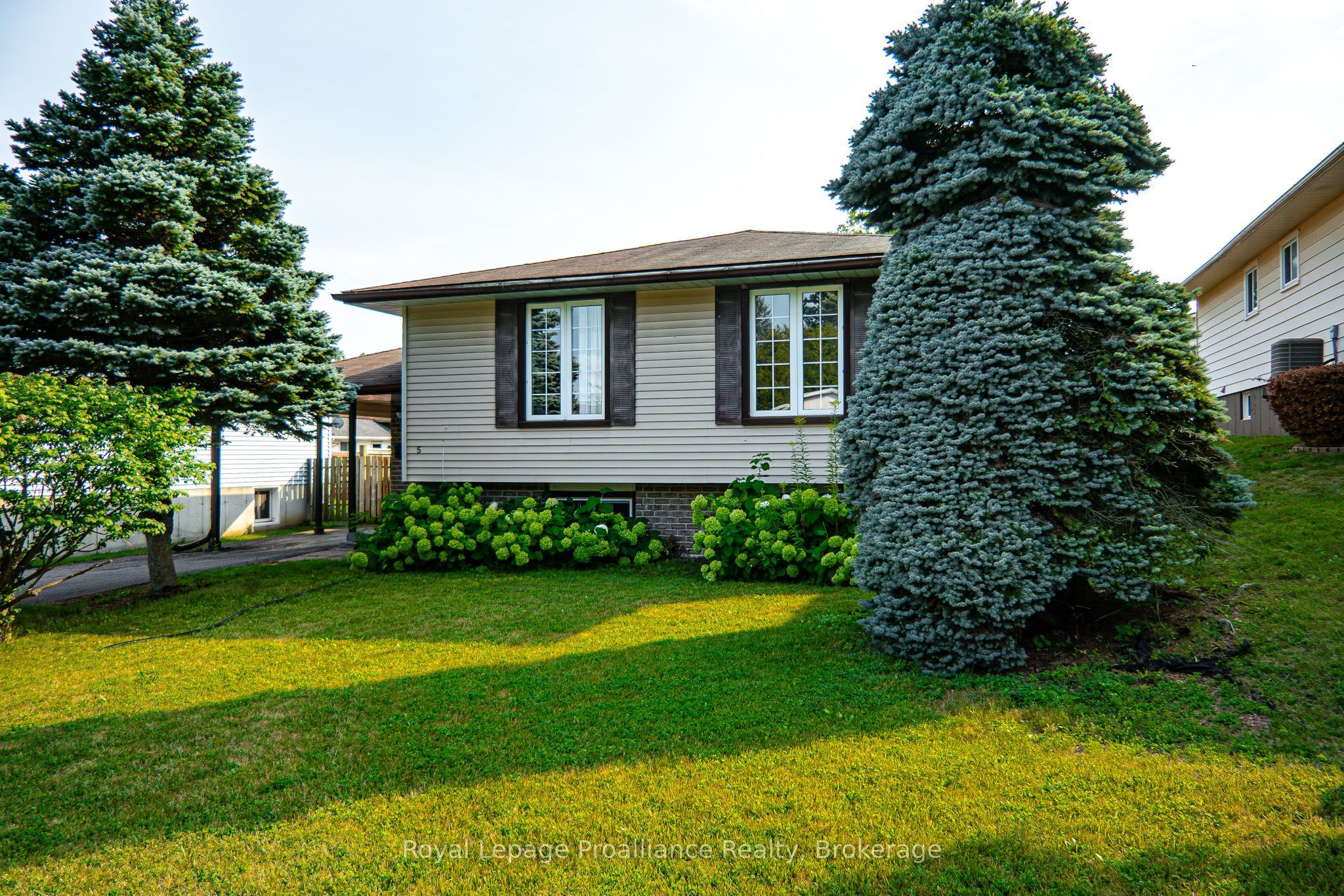 5 Van Alstine Drive, Quinte West, ON K8V 6K4