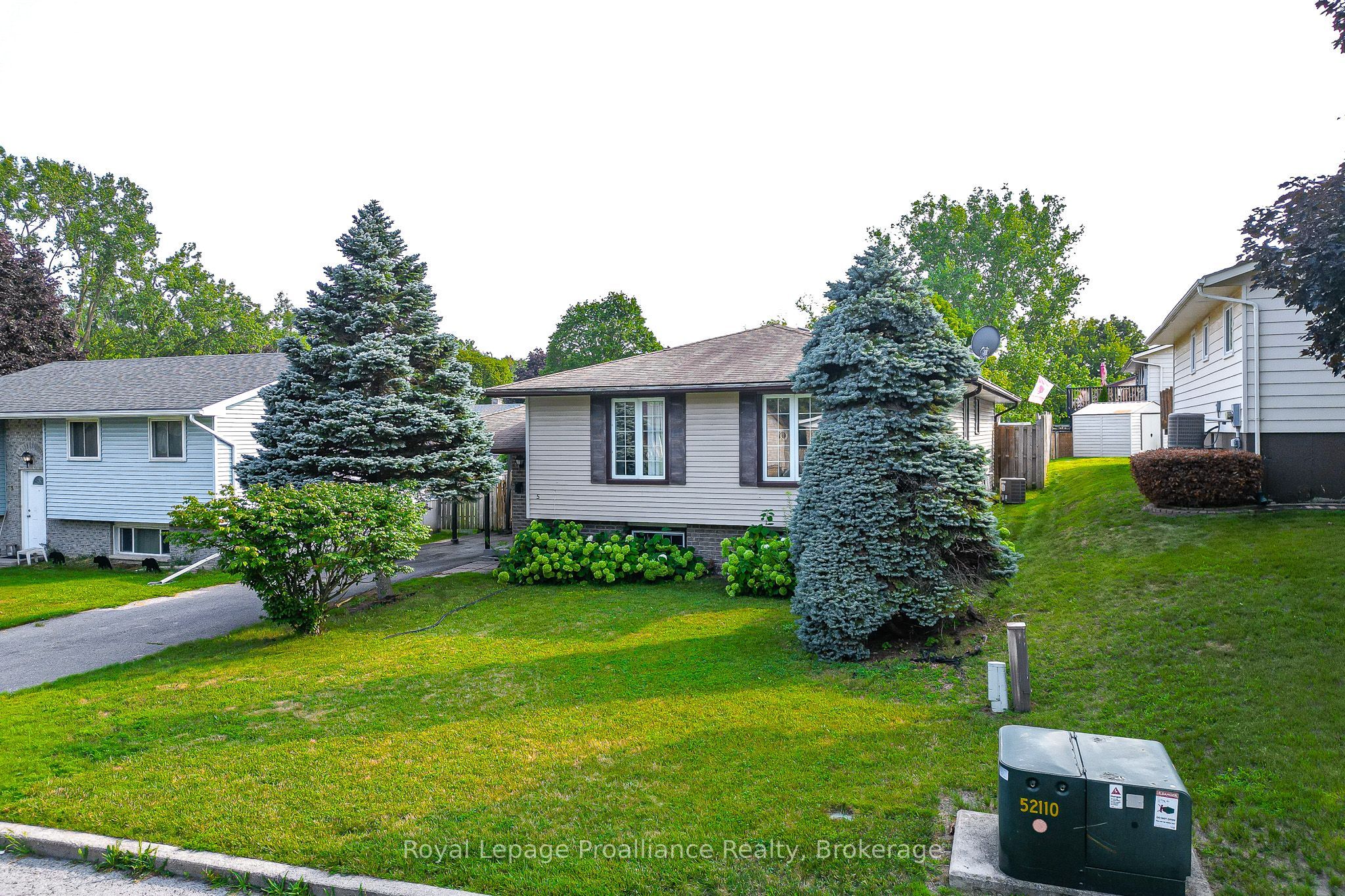 5 Van Alstine Drive, Quinte West, ON K8V 6K4 photo 2