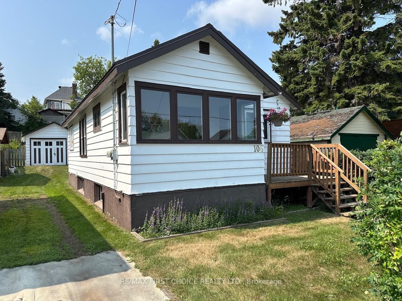 106 College Street, Thunder Bay, ON P7A 5J5