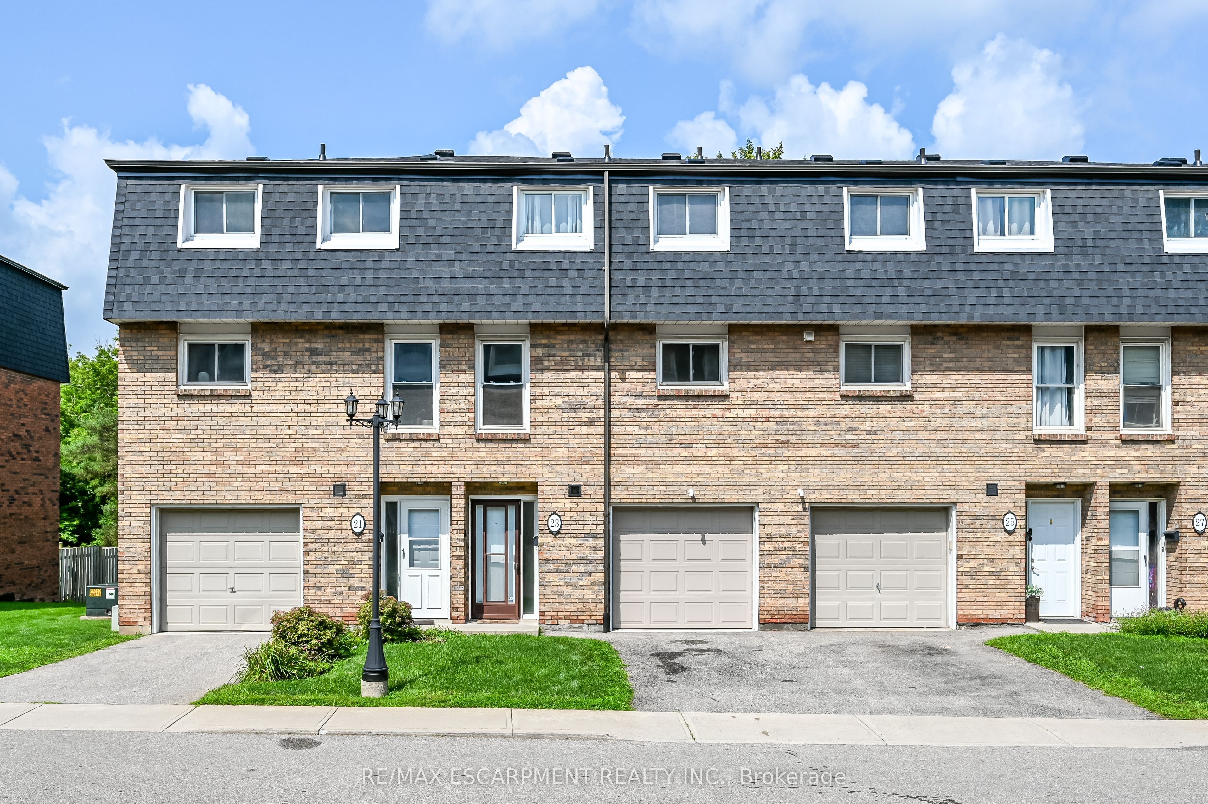 23 Rosedale Court, Hamilton, ON L8B 4G1 photo 2