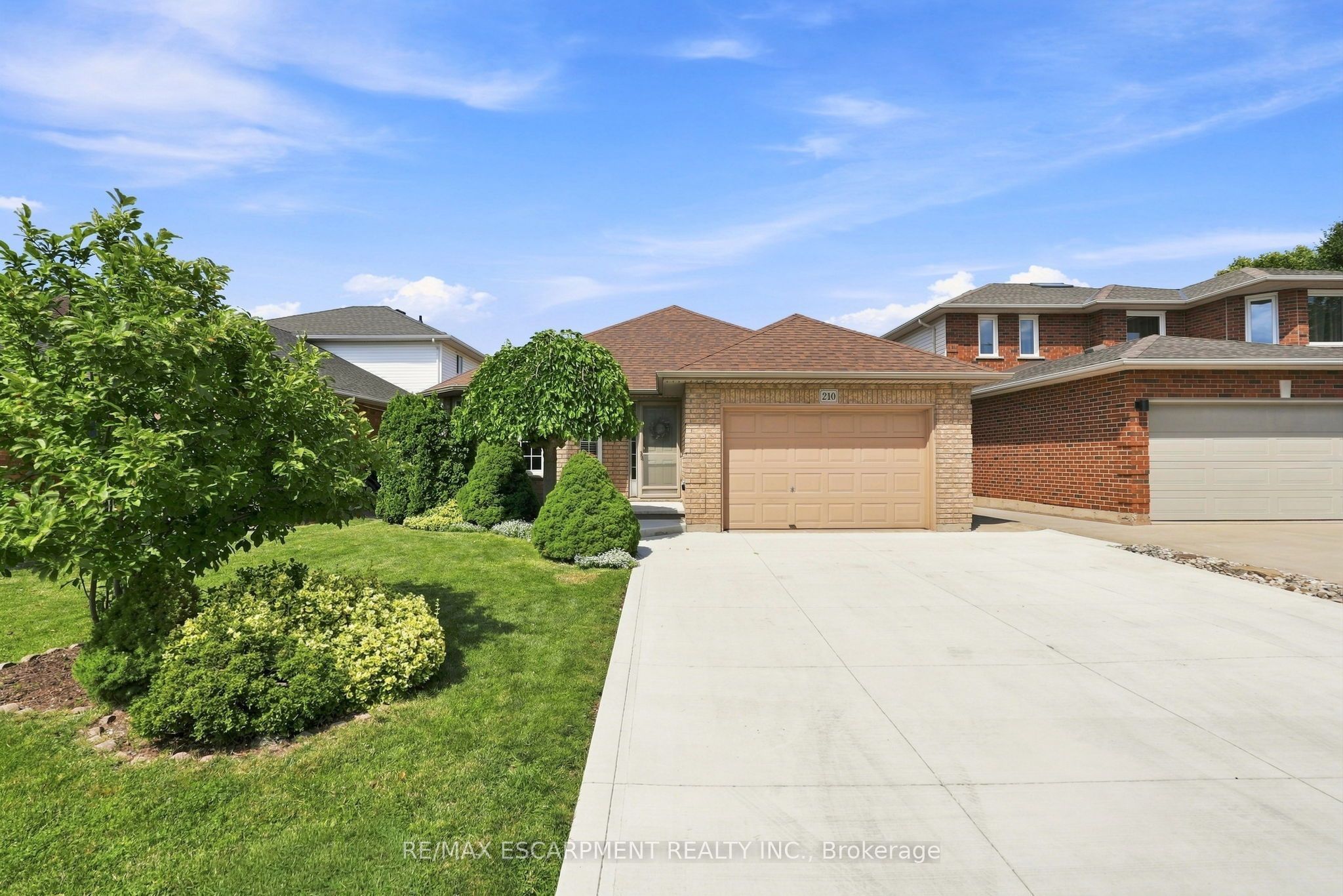 210 BASTILLE Street, Hamilton, ON L9B 2G5 photo 2