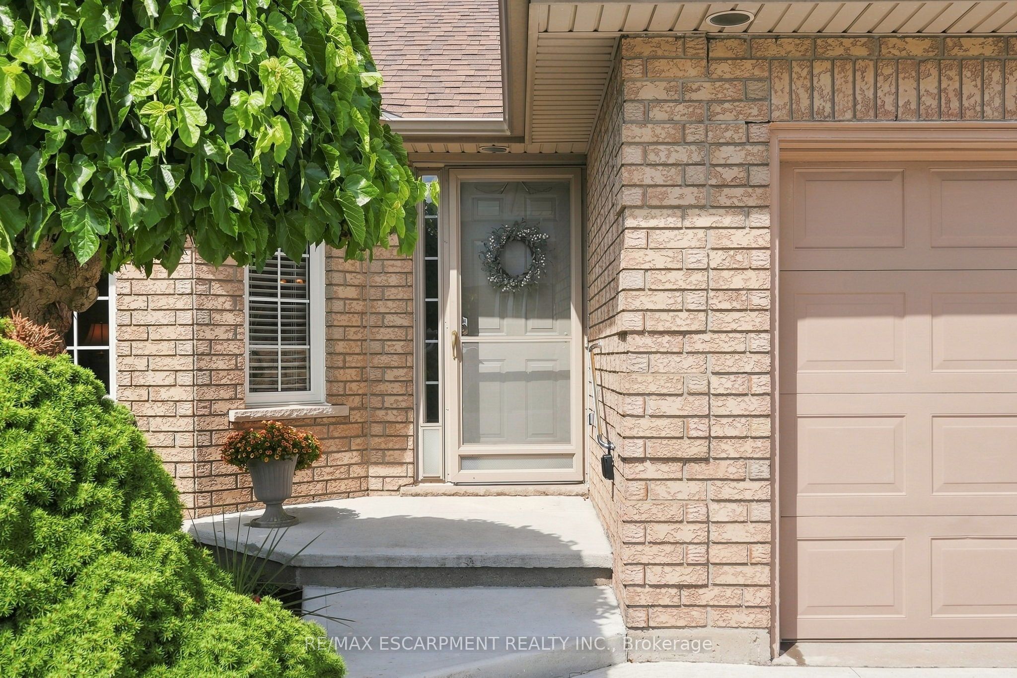 210 BASTILLE Street, Hamilton, ON L9B 2G5 photo 3
