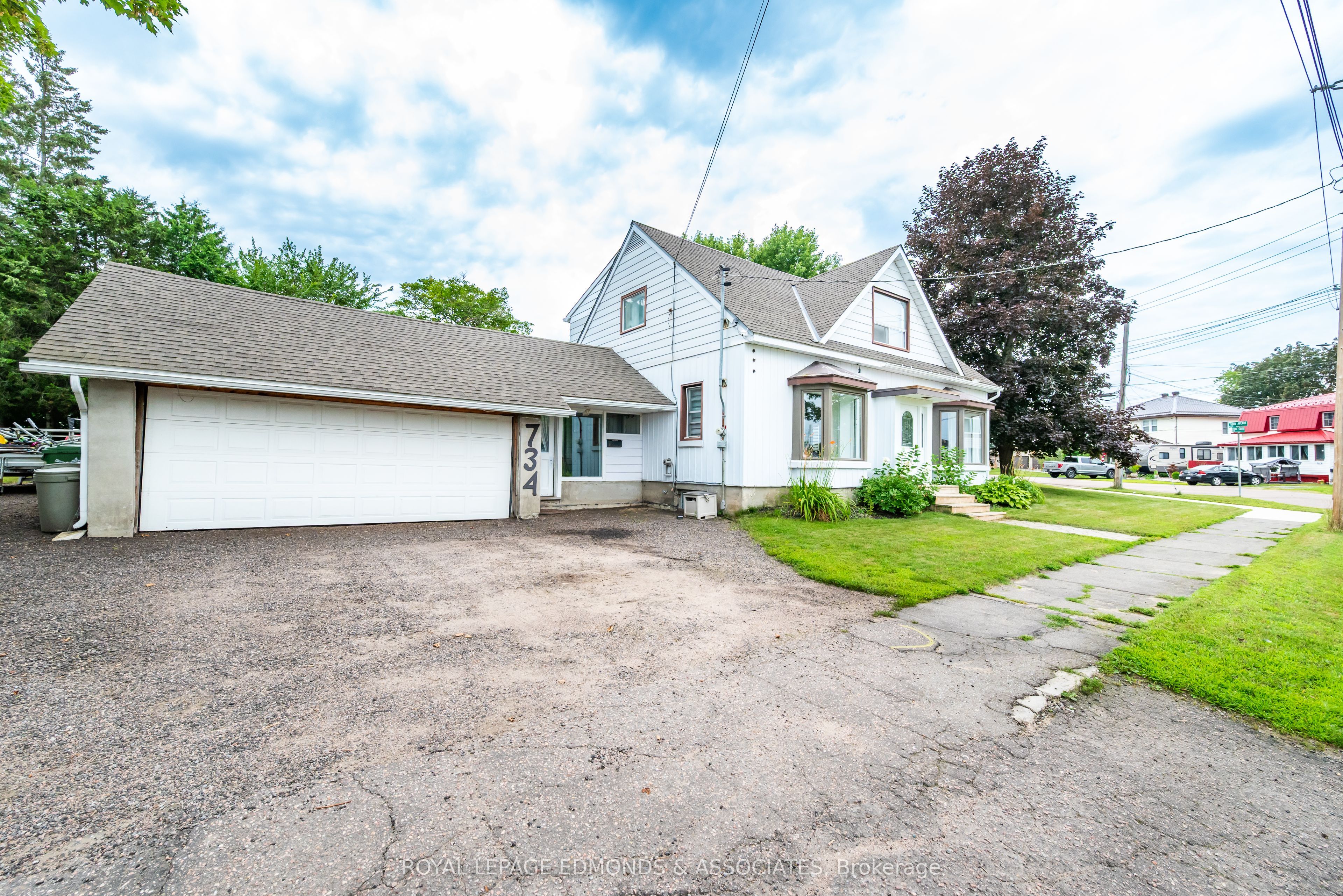 734 Front Street, Pembroke, ON K8A 6J6 photo 2