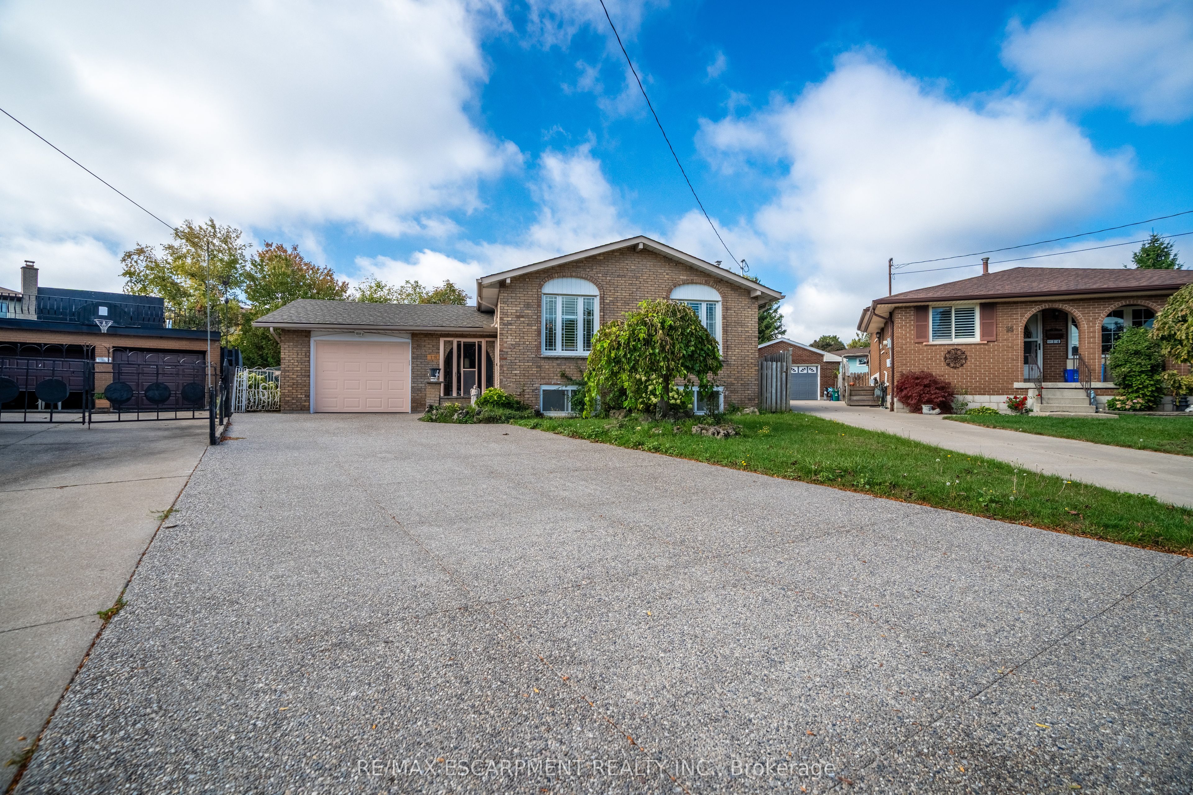 18 Villa Court, Hamilton, ON L8W 1M2 photo 3