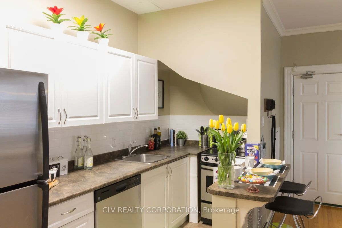 143 Maclaren Street 3, Ottawa Centre, ON K2P 0K8