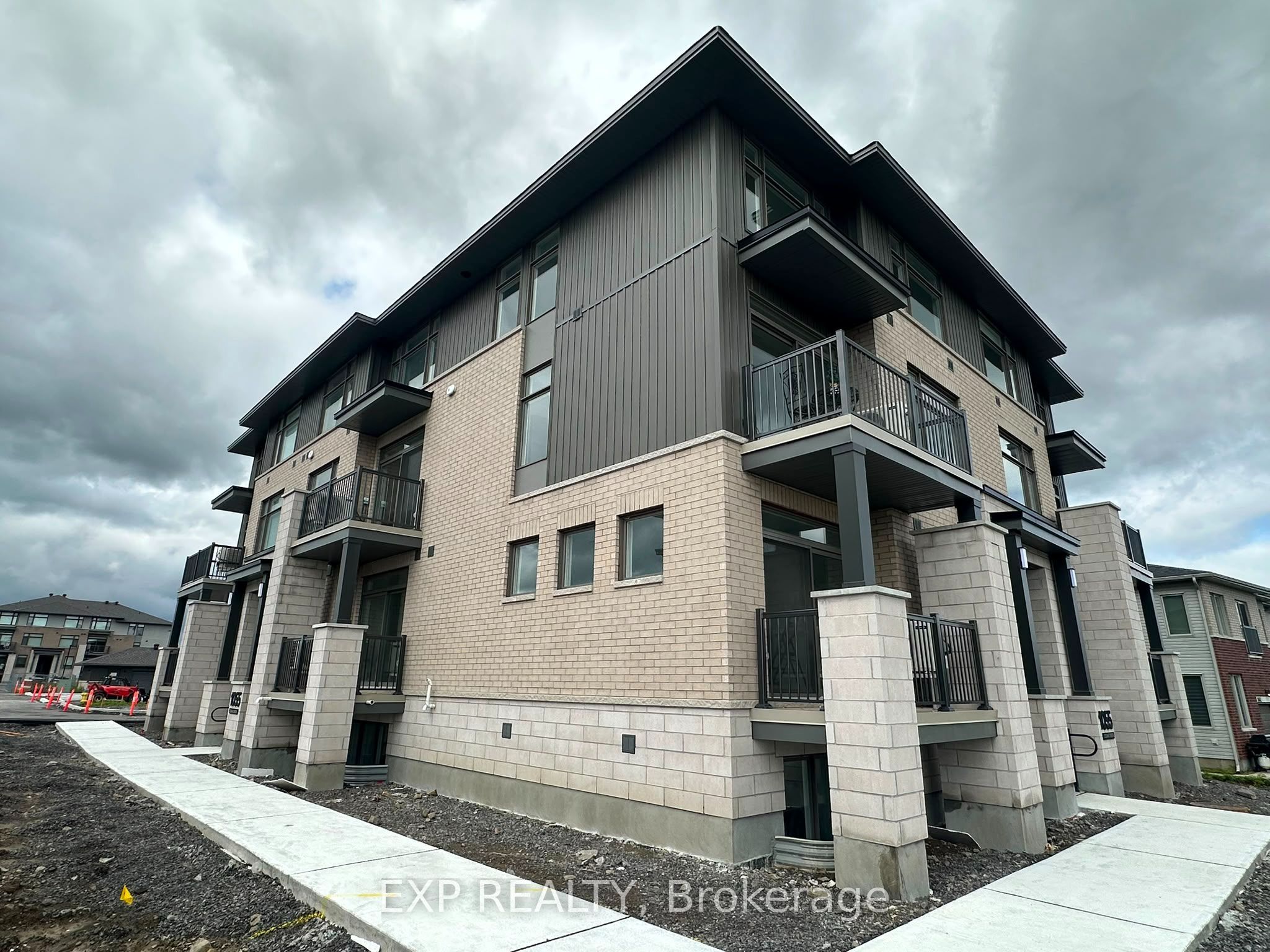 1055 Cedar Creek Drive J, Blossom Park - Airport and Area, ON K1X 0G3