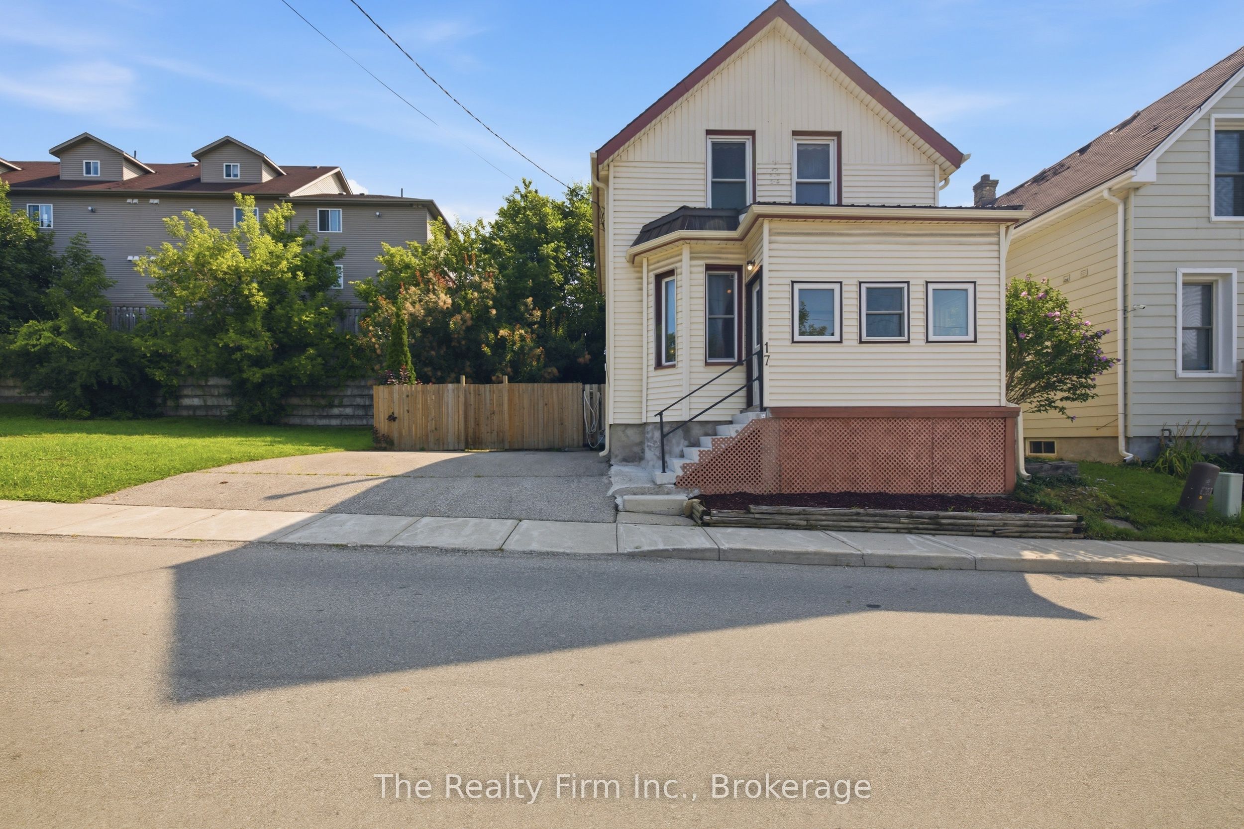 17 Douglas Street, Woodstock, ON N4S 2Y1