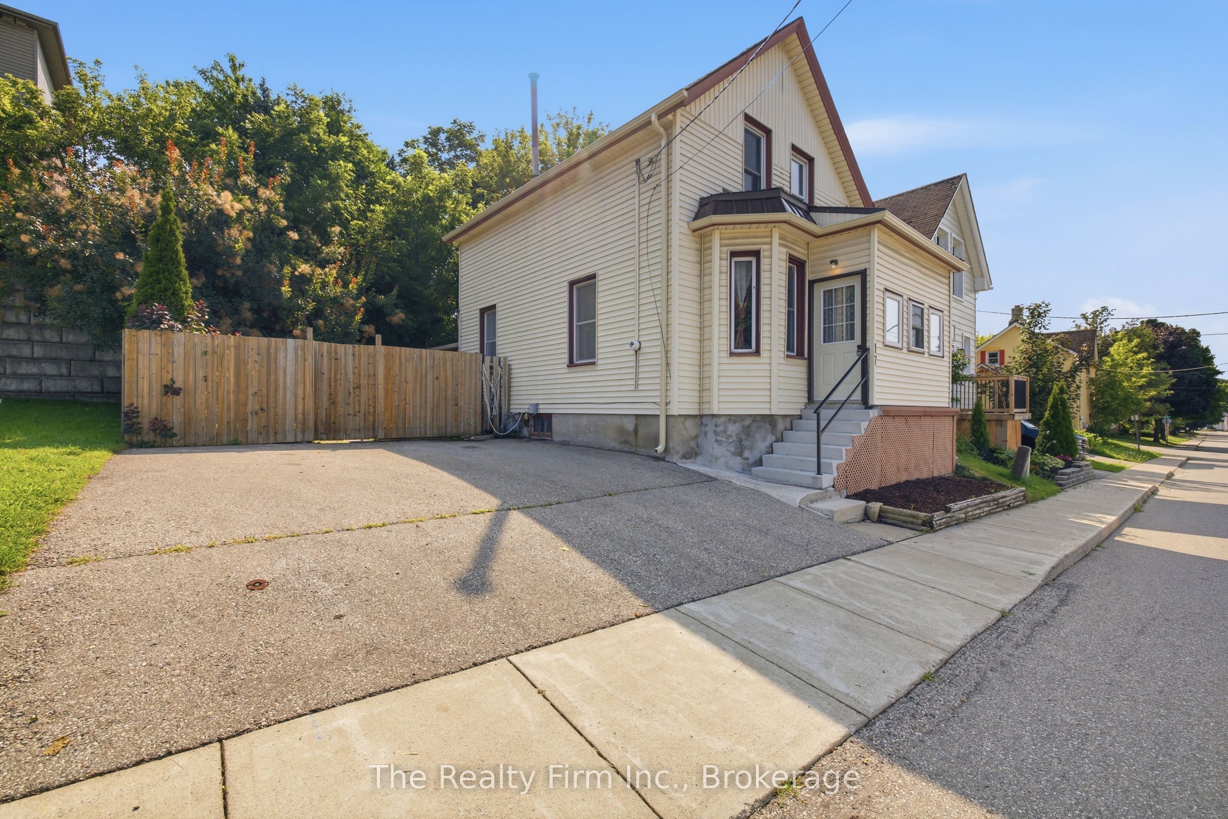 17 Douglas Street, Woodstock, ON N4S 2Y1 photo 2