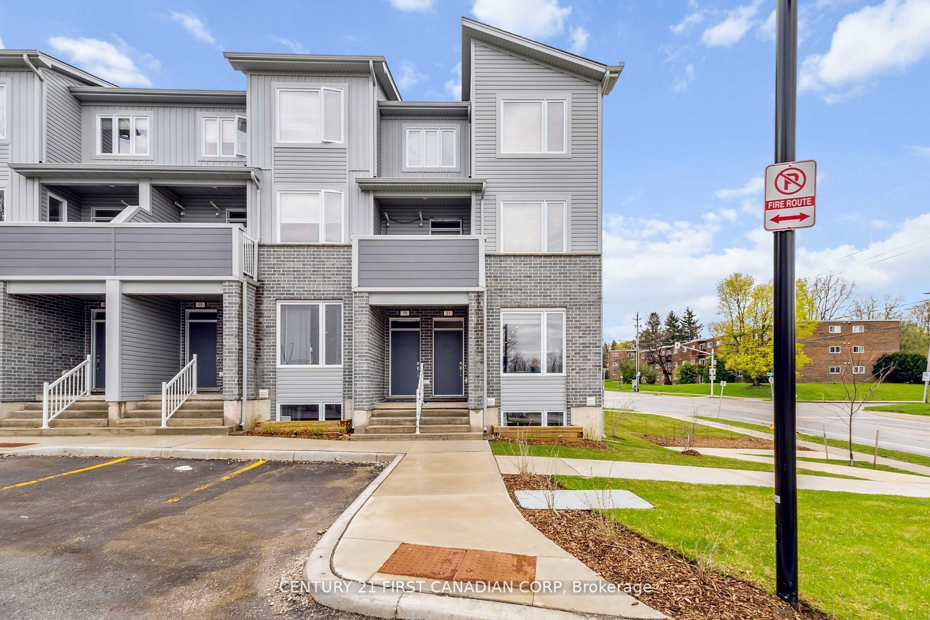 990 DEVERON Crescent 21, London South, ON N5Z 0B7
