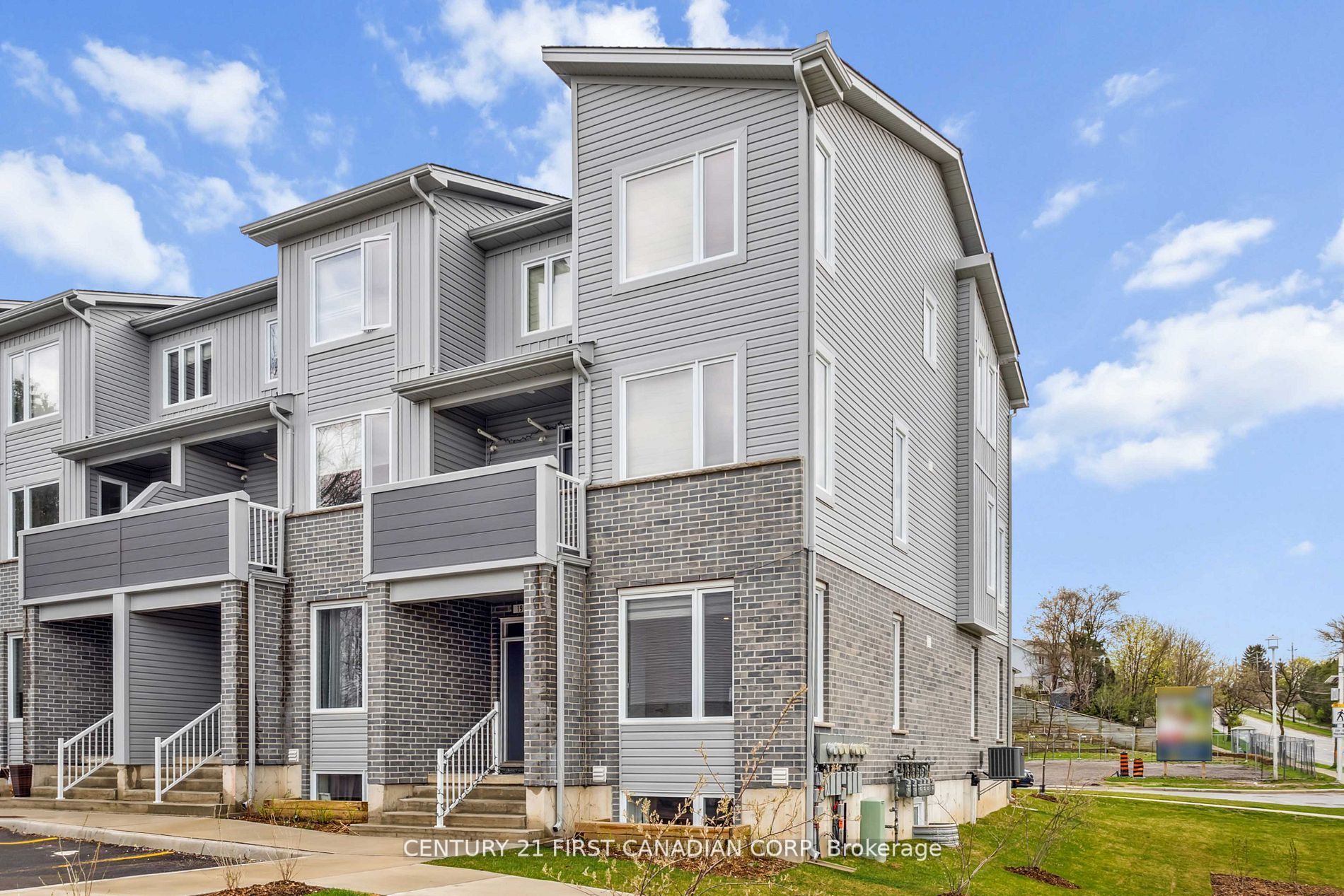 990 DEVERON Crescent 21, London South, ON N5Z 0B7 photo 2