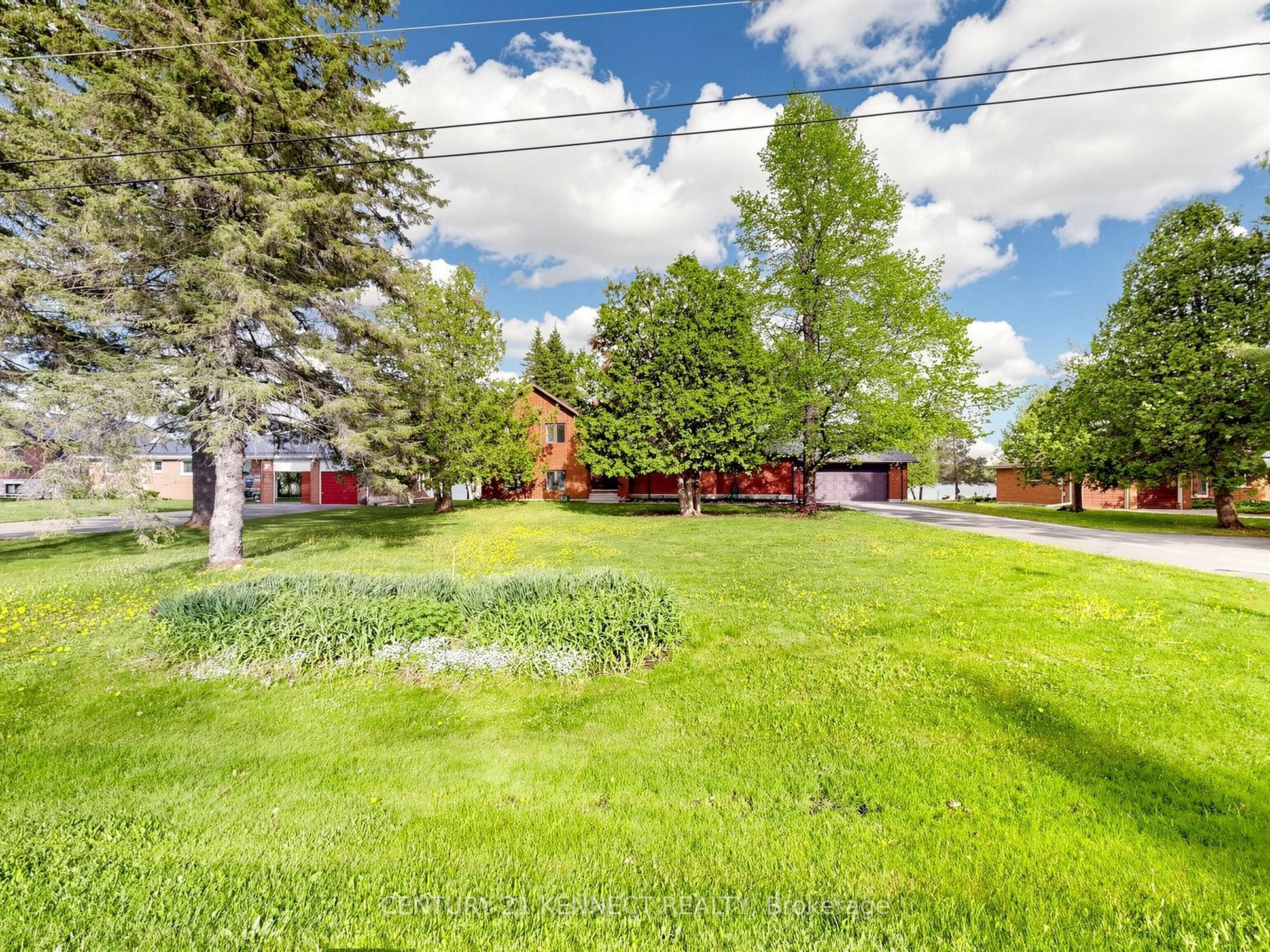 44 Pinewood Boulevard, Kawartha Lakes, ON K0M 2T0 photo 2