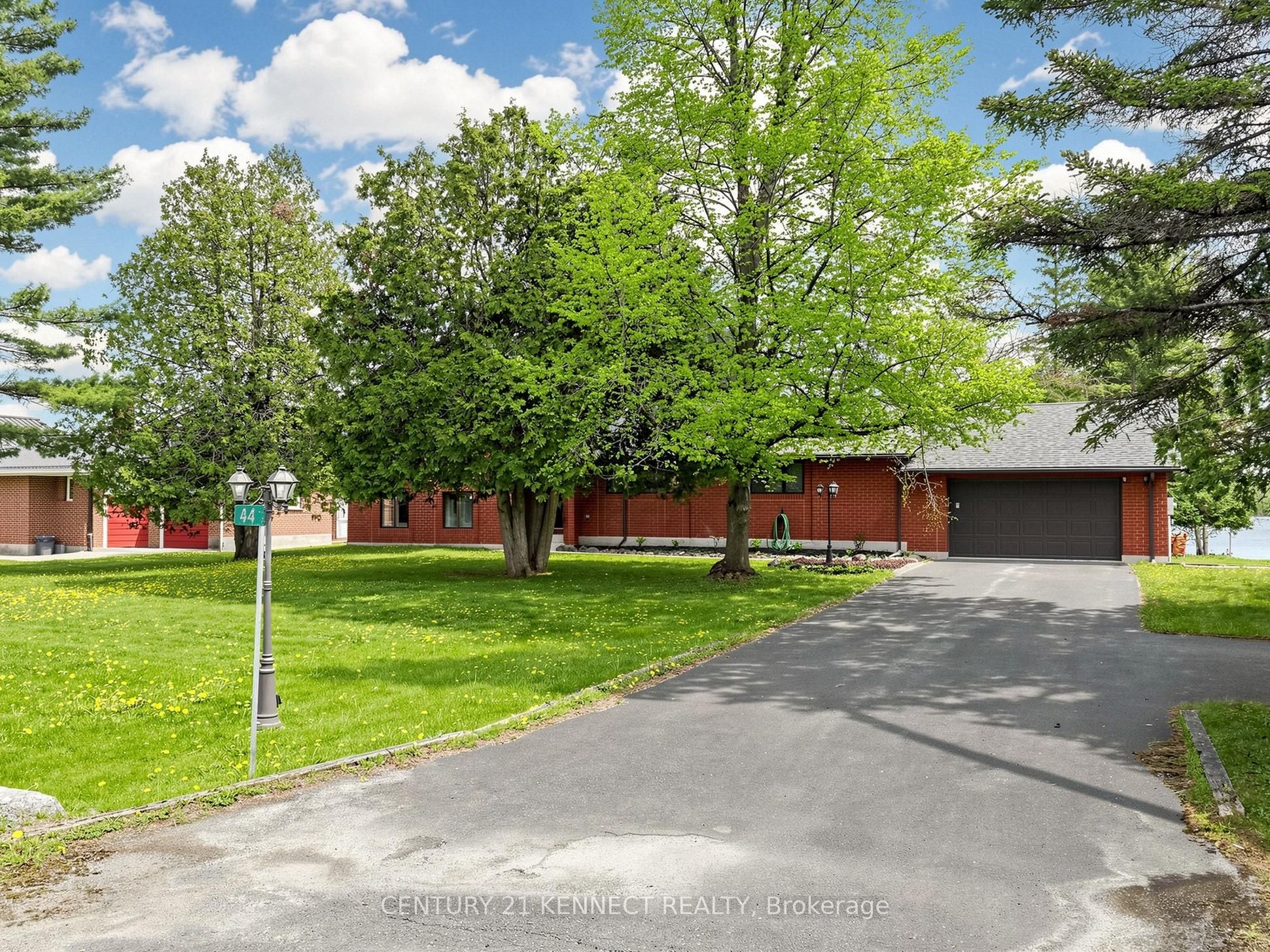 44 Pinewood Boulevard, Kawartha Lakes, ON K0M 2T0 photo 3