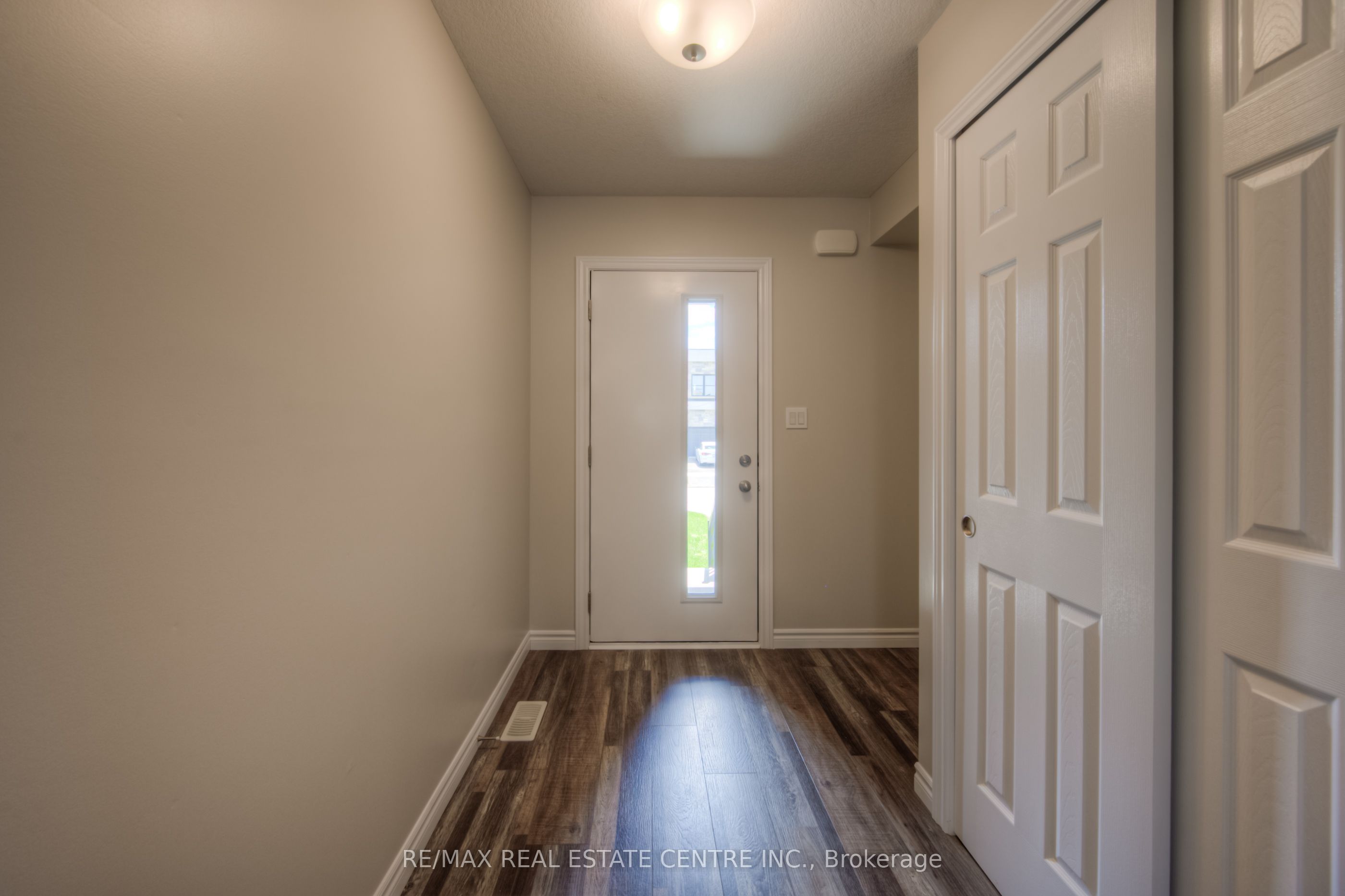 309 Bradshaw Drive, Stratford, ON N5A 0K2 photo 2