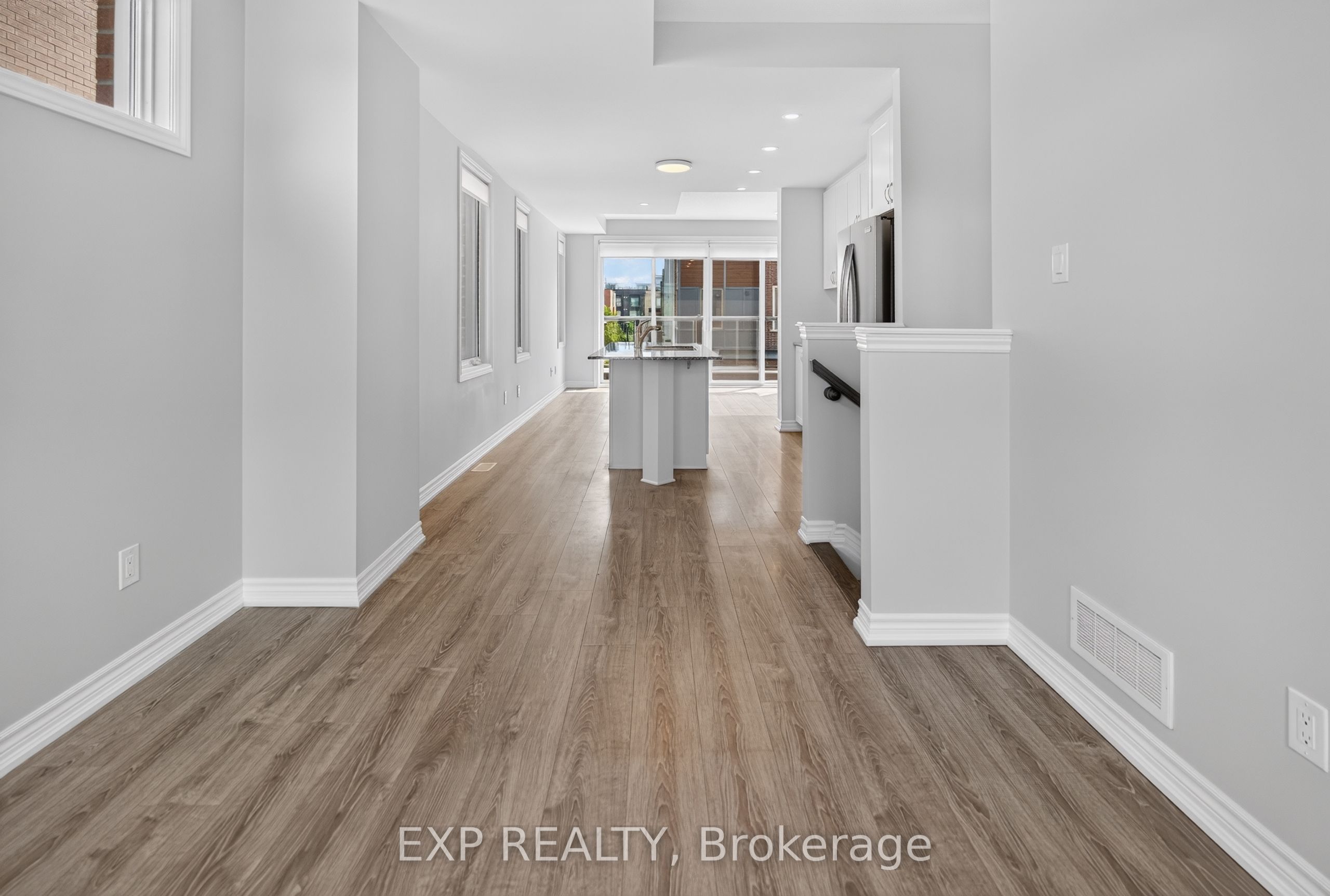 1440 HEMLOCK Road, Manor Park - Cardinal Glen and Area, ON K1K 4B9 photo 4