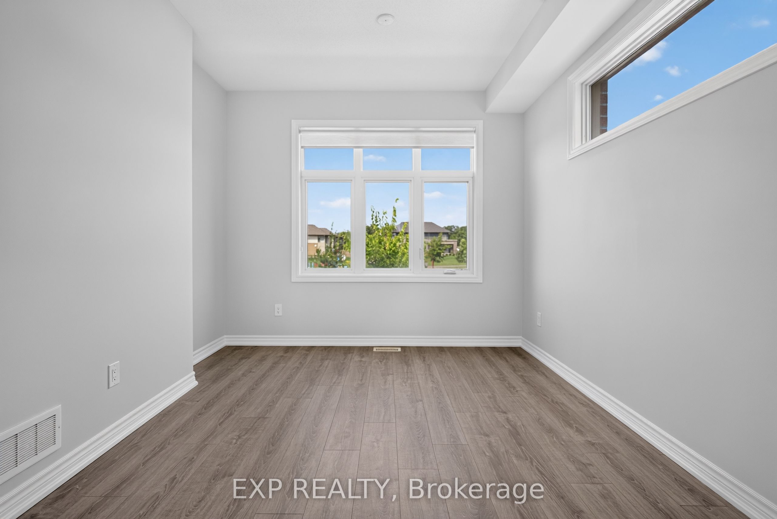 1440 HEMLOCK Road, Manor Park - Cardinal Glen and Area, ON K1K 4B9 photo 5